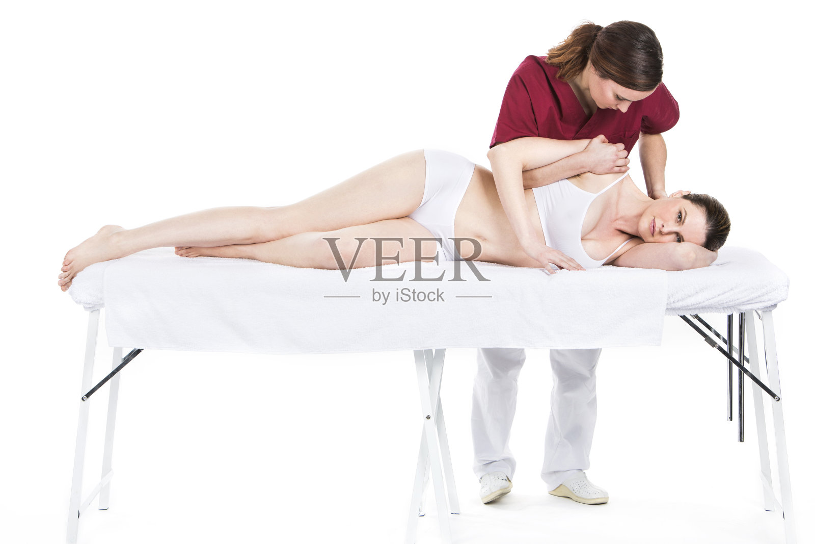 物理治疗师调动病人的肩膀照片摄影图片