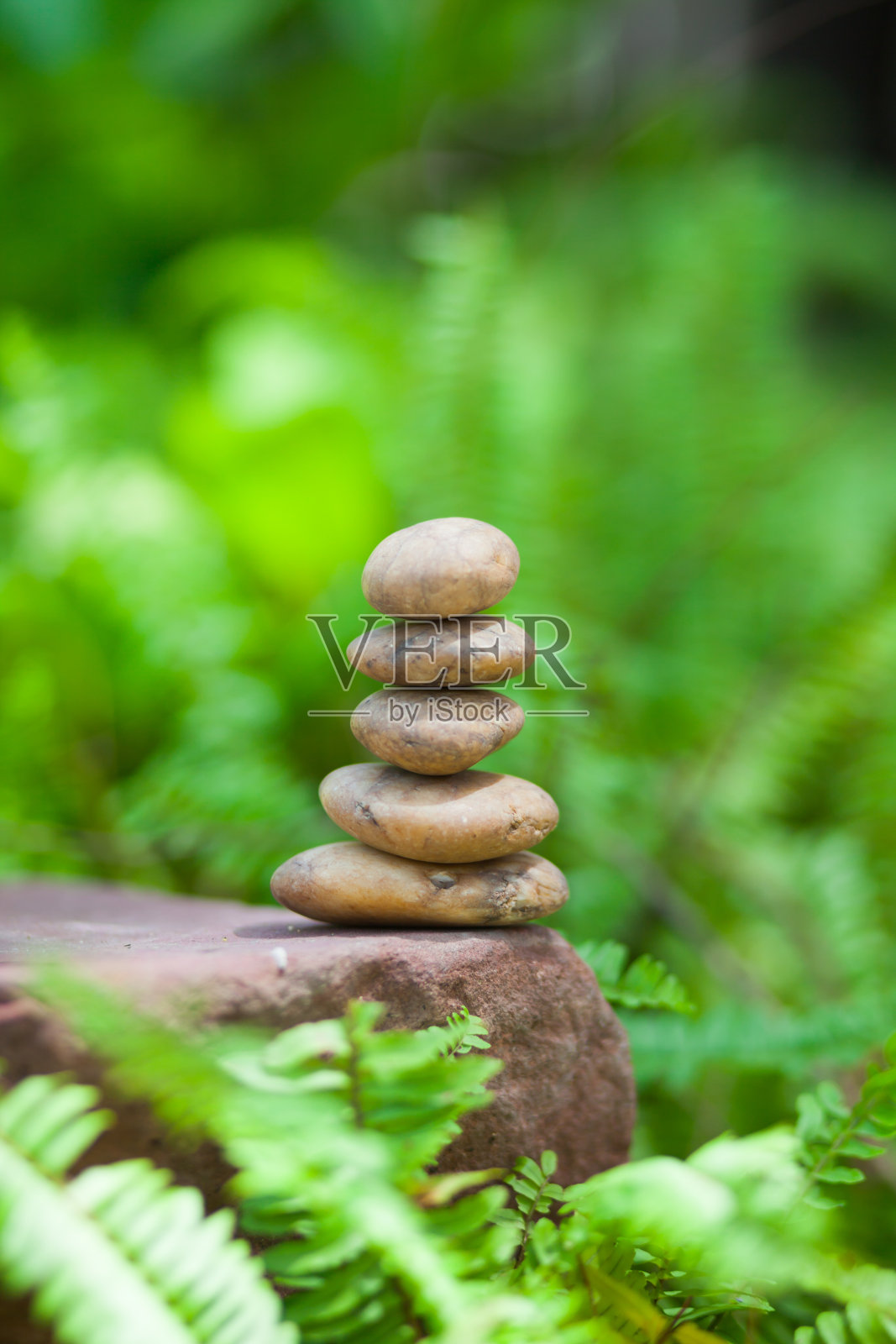 石头堆积。照片摄影图片