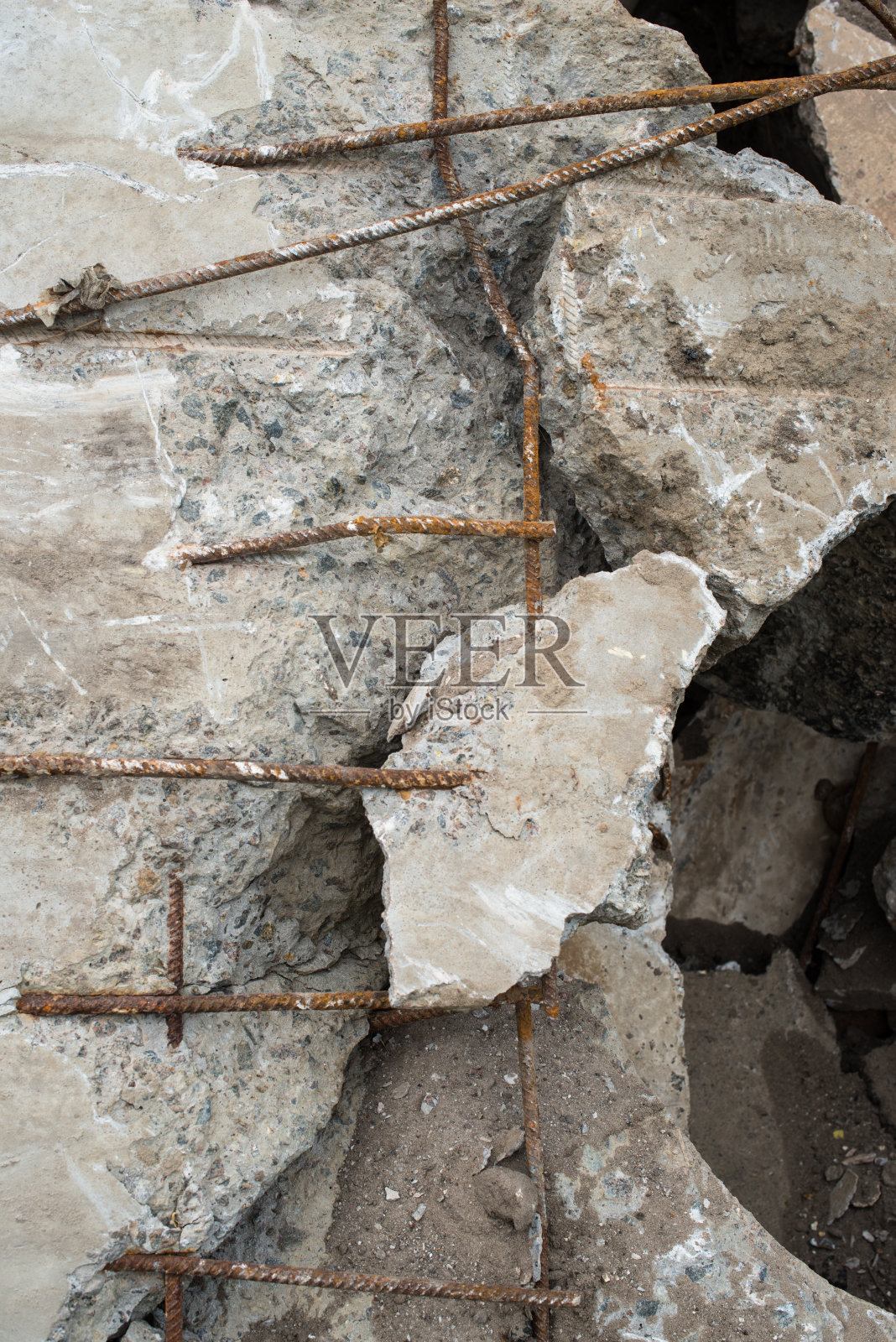 一堆损坏的混凝土块照片摄影图片