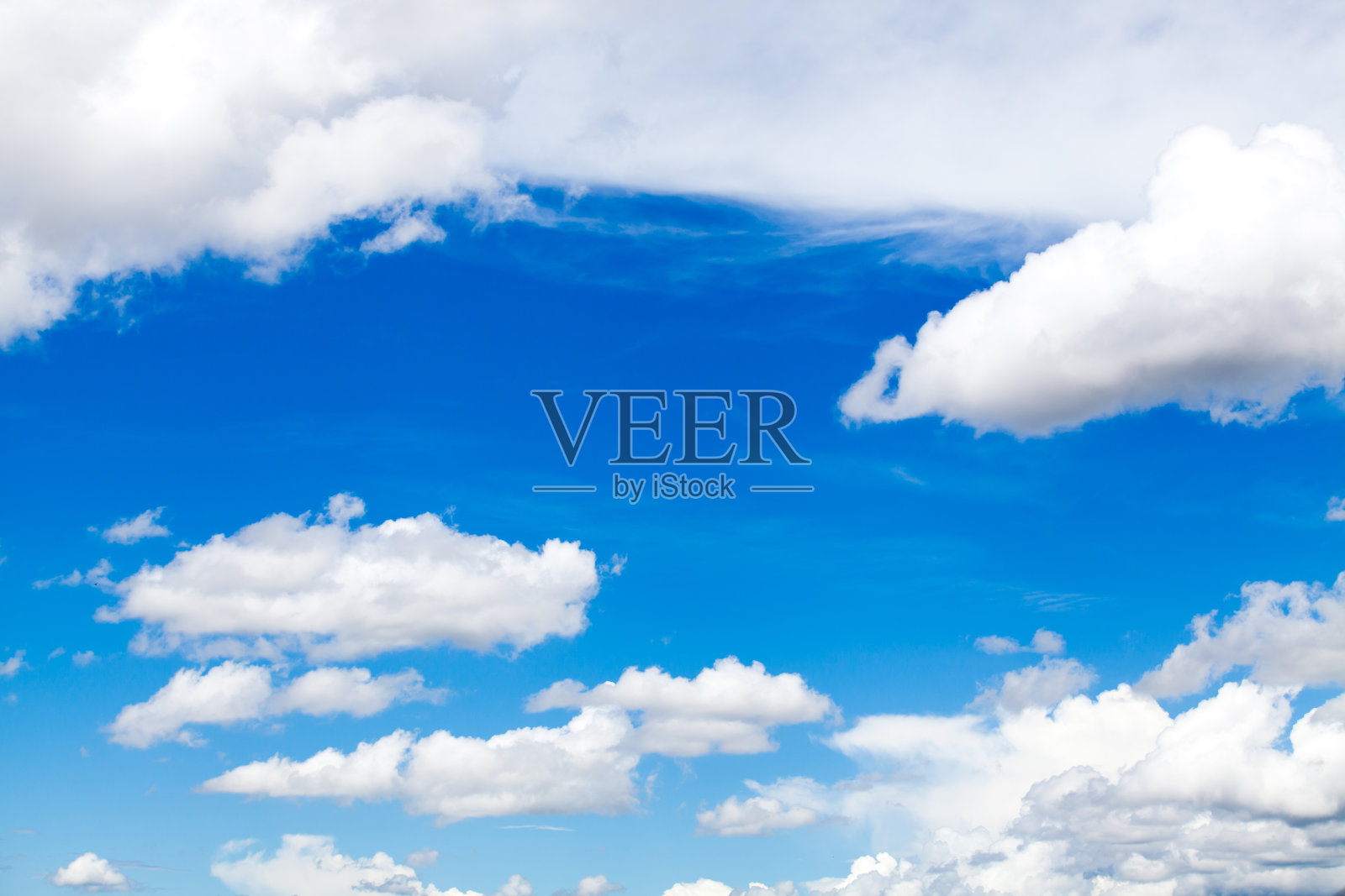 蓝天，有云，有太阳。背景照片摄影图片