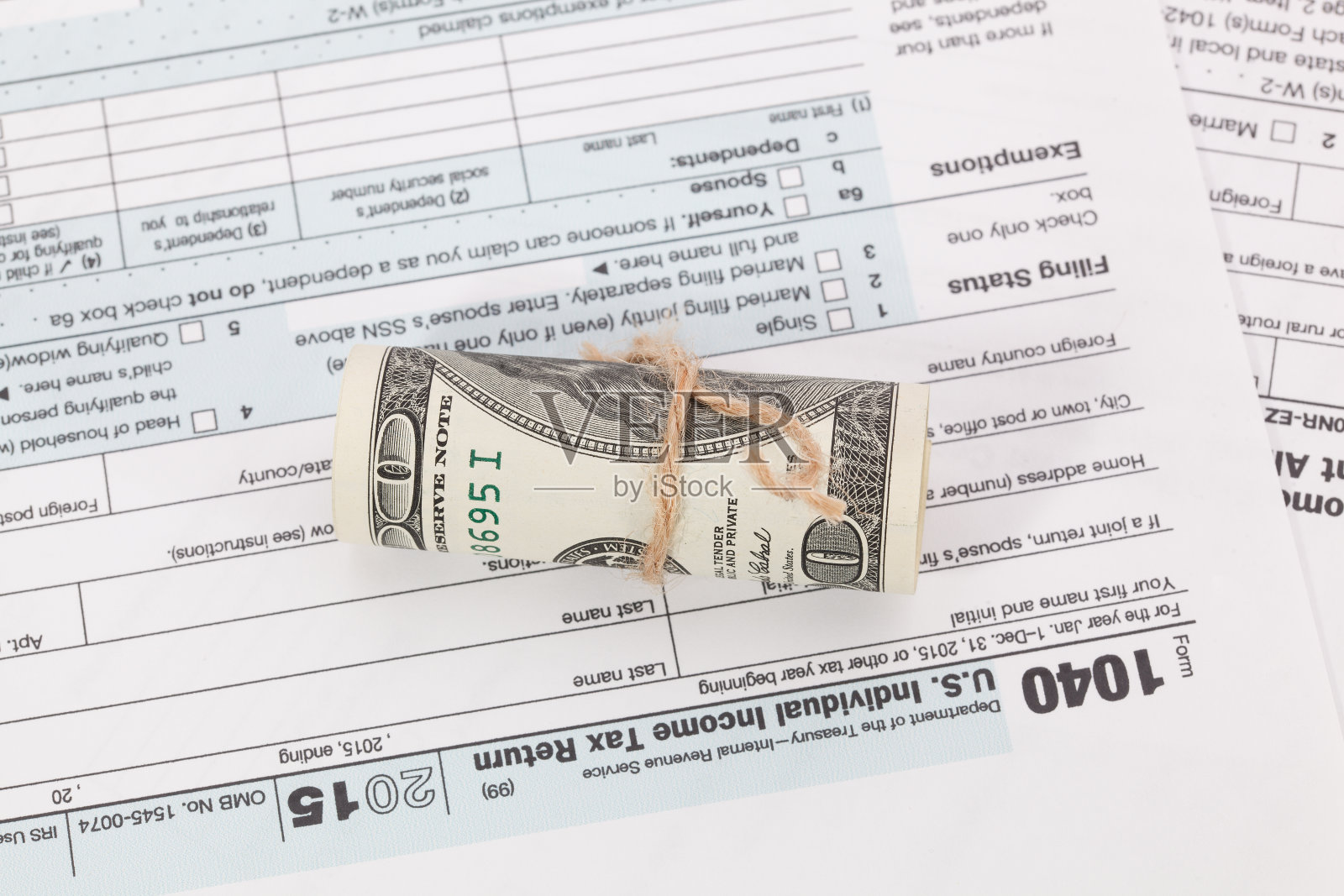 钱在税务表格的背景照片摄影图片