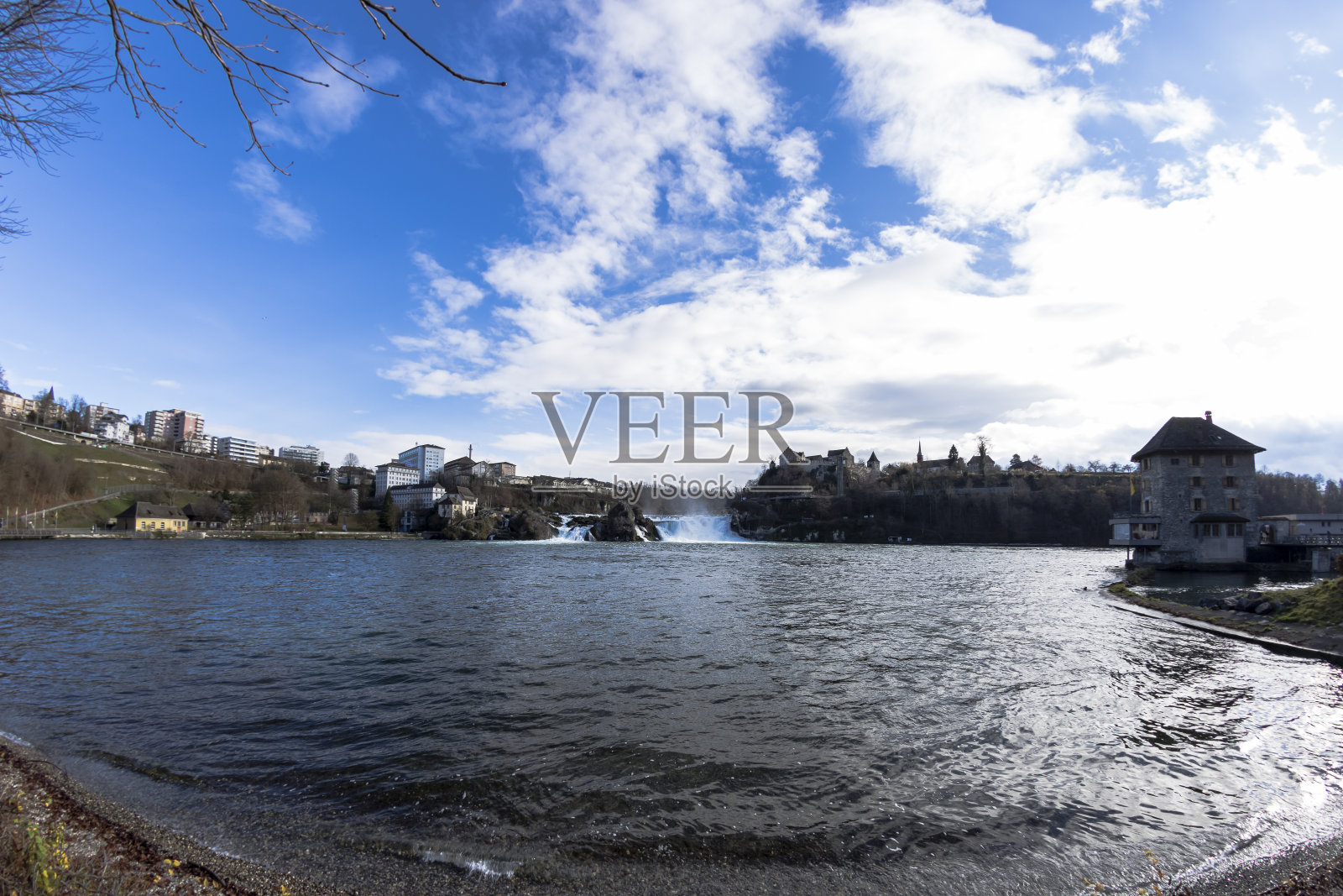 瑞士沙夫豪森的莱茵河瀑布。照片摄影图片