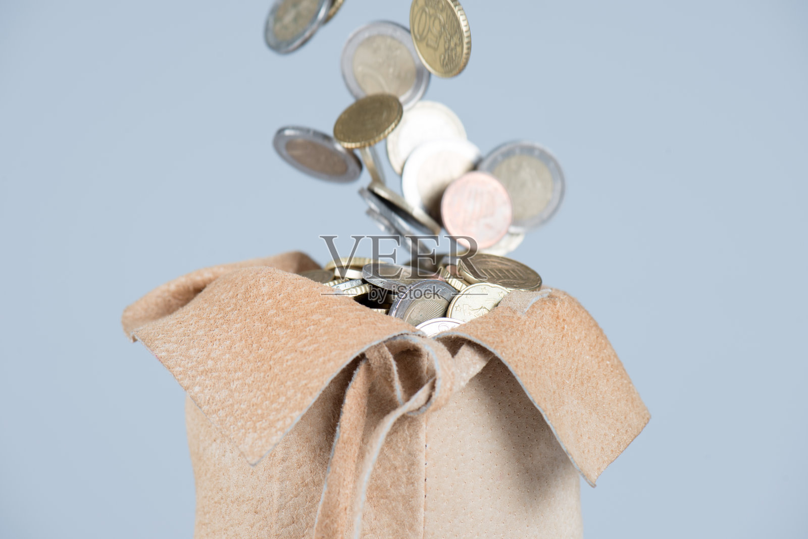 装满硬币的袋子照片摄影图片