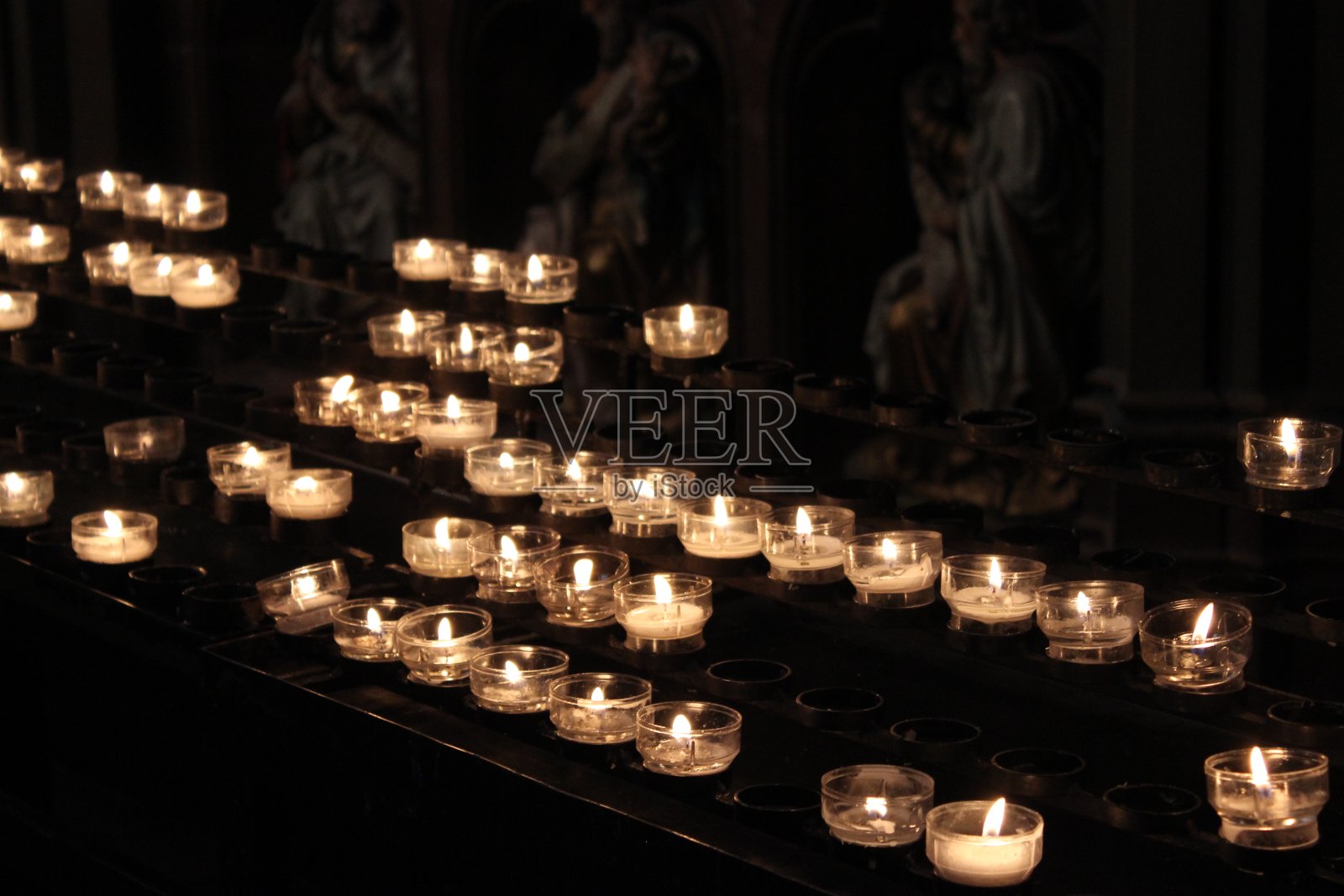 献祭的蜡烛照片摄影图片