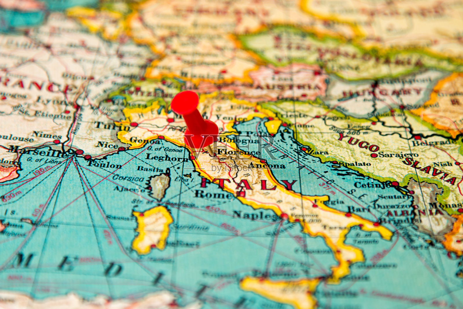 意大利佛罗伦萨被钉在欧洲古老的地图上照片摄影图片