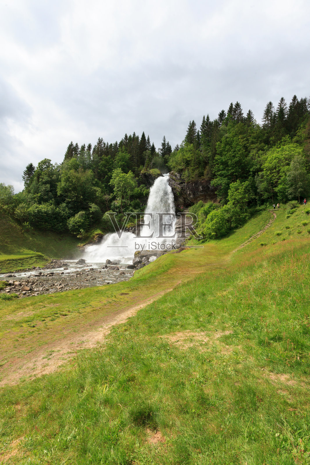 Seinsdalsfossen，哈丹格的著名瀑布照片摄影图片