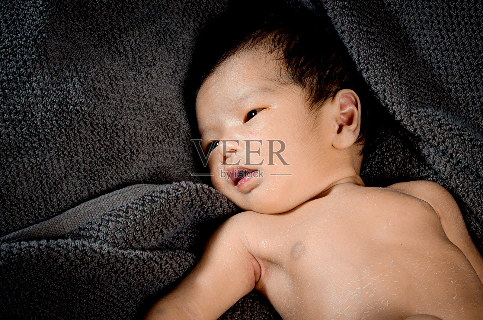 新生的婴儿照片摄影图片