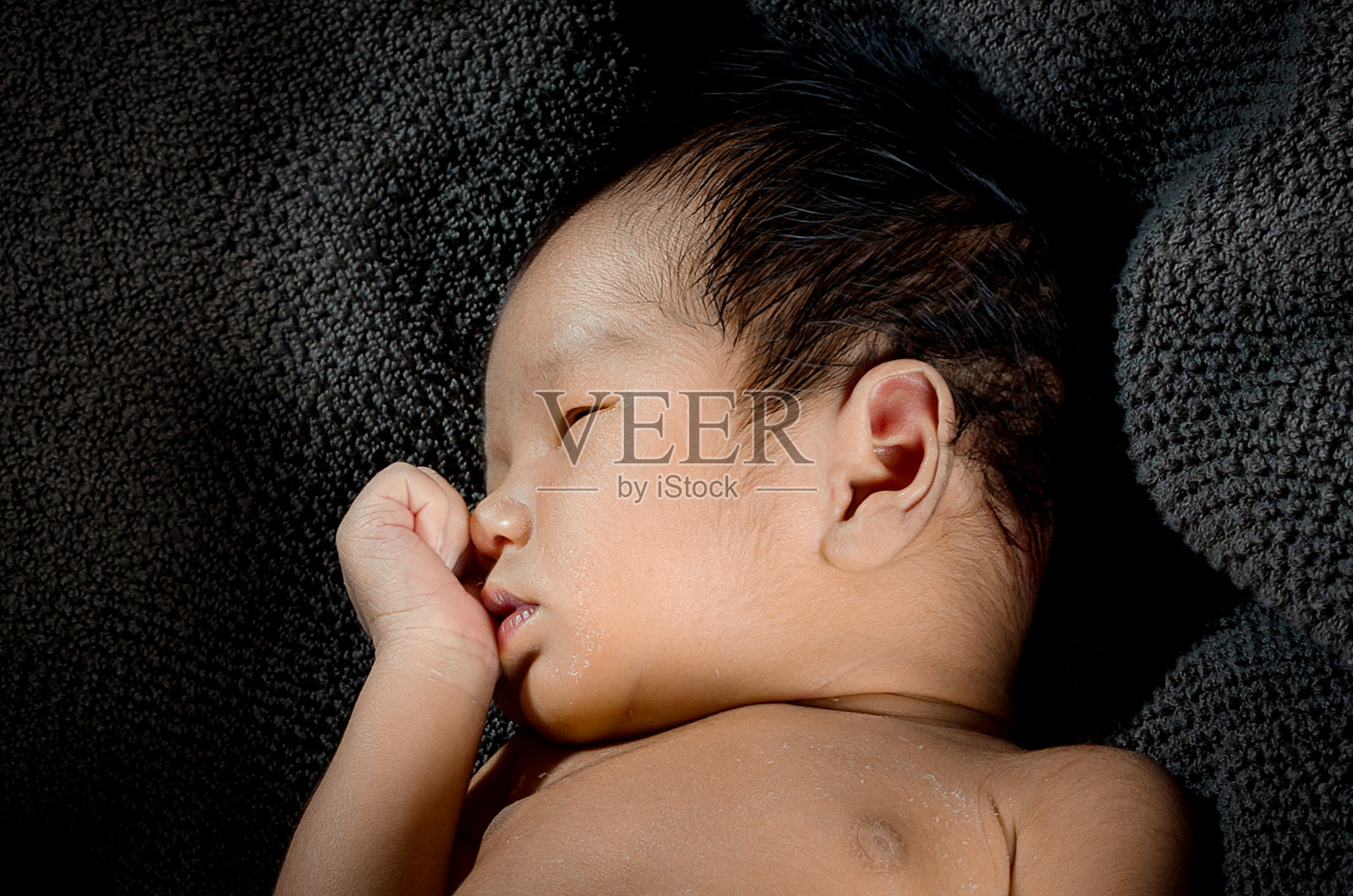 新生的婴儿照片摄影图片