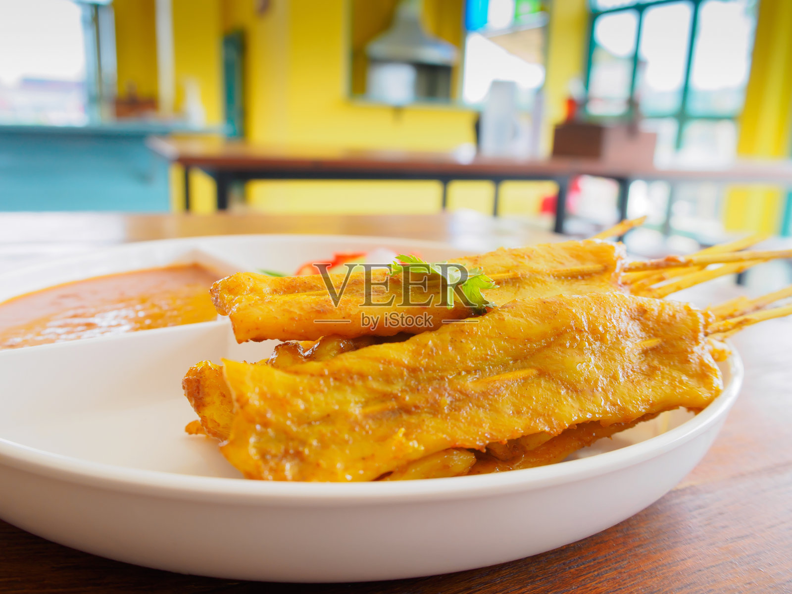 五彩餐厅沙爹花生酱扒肉照片摄影图片