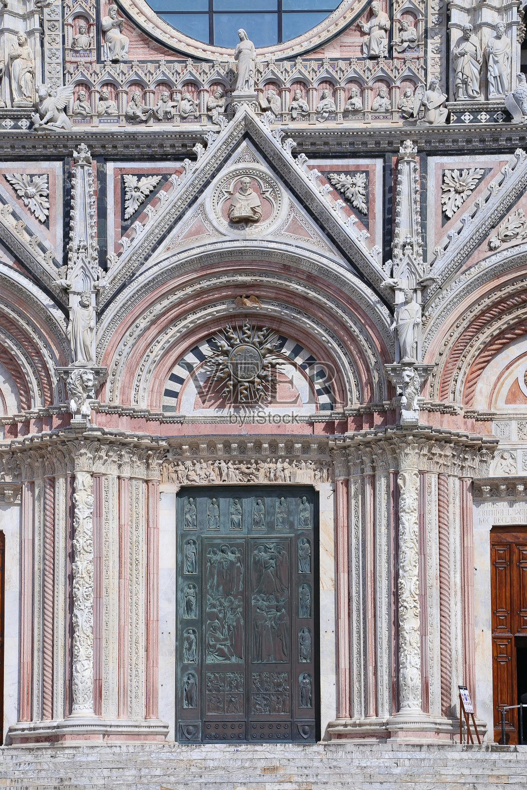 锡耶纳大教堂的外立面照片摄影图片