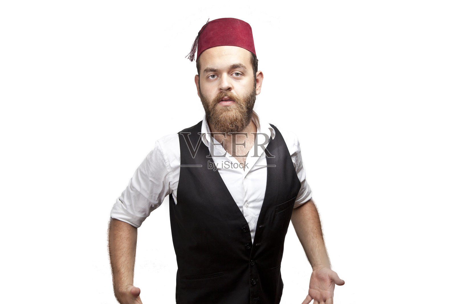 戴着土耳其传统帽子，穿着卡巴达伊服饰的男人照片摄影图片