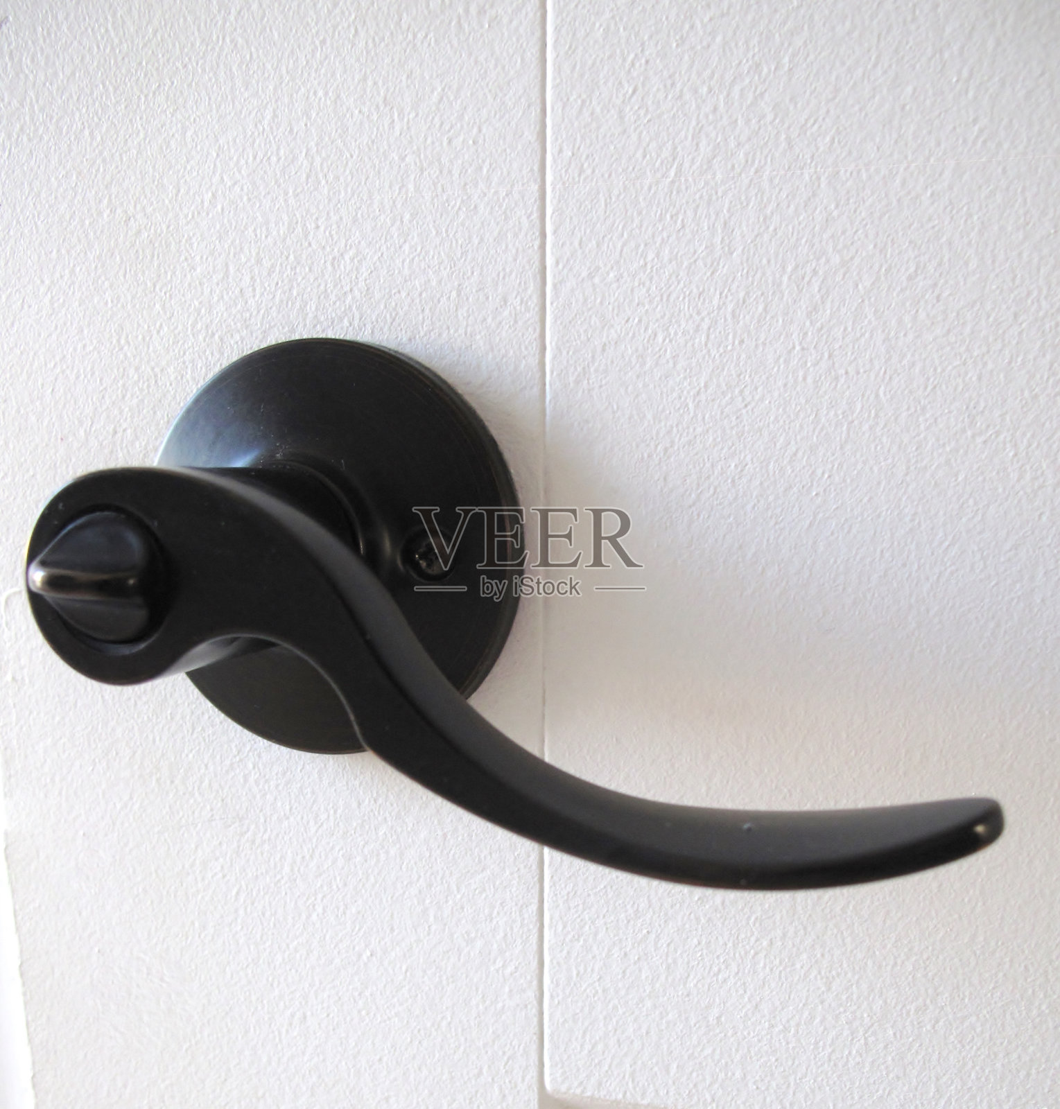 带锁的黑色门把手照片摄影图片