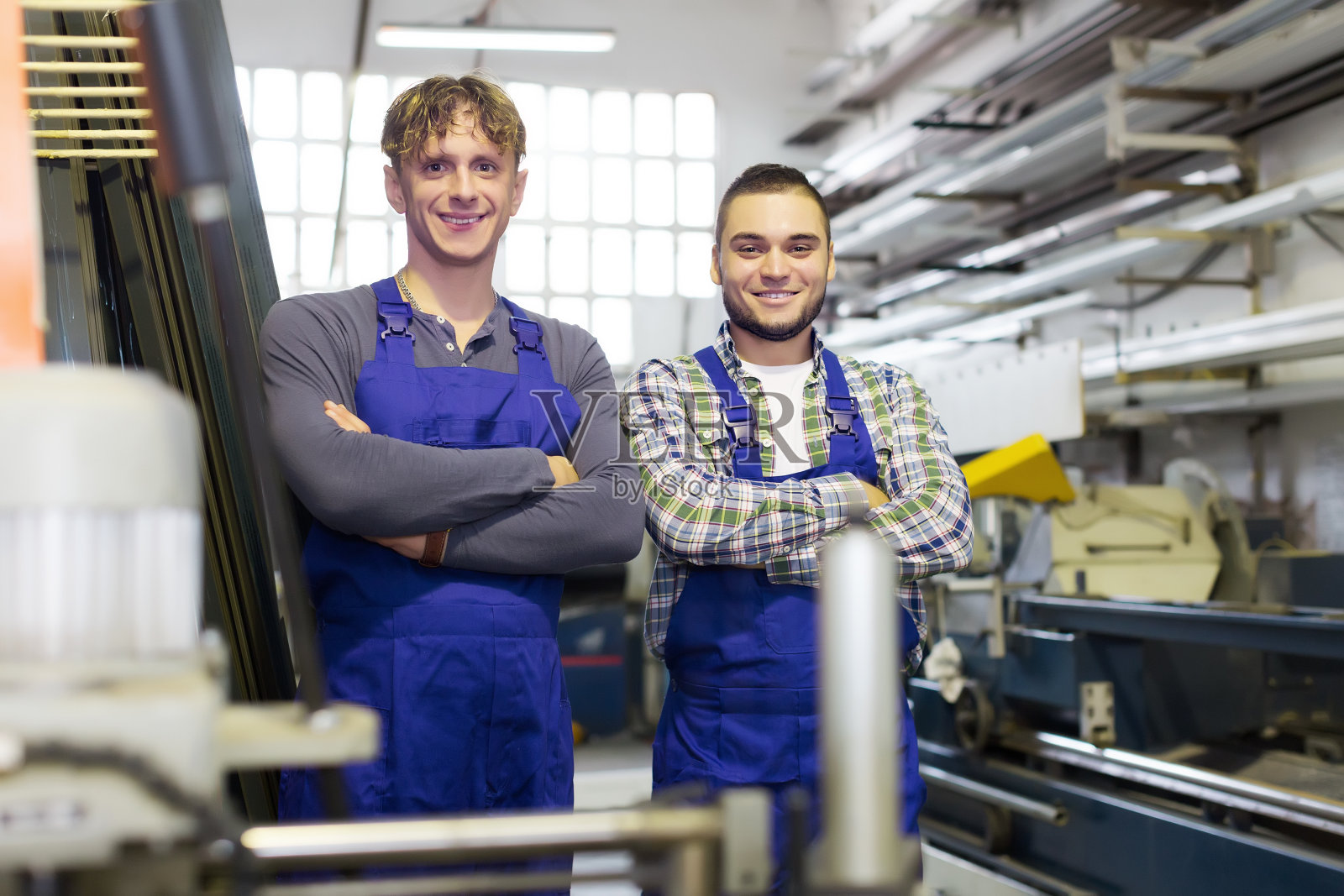 快乐的专业工人照片摄影图片