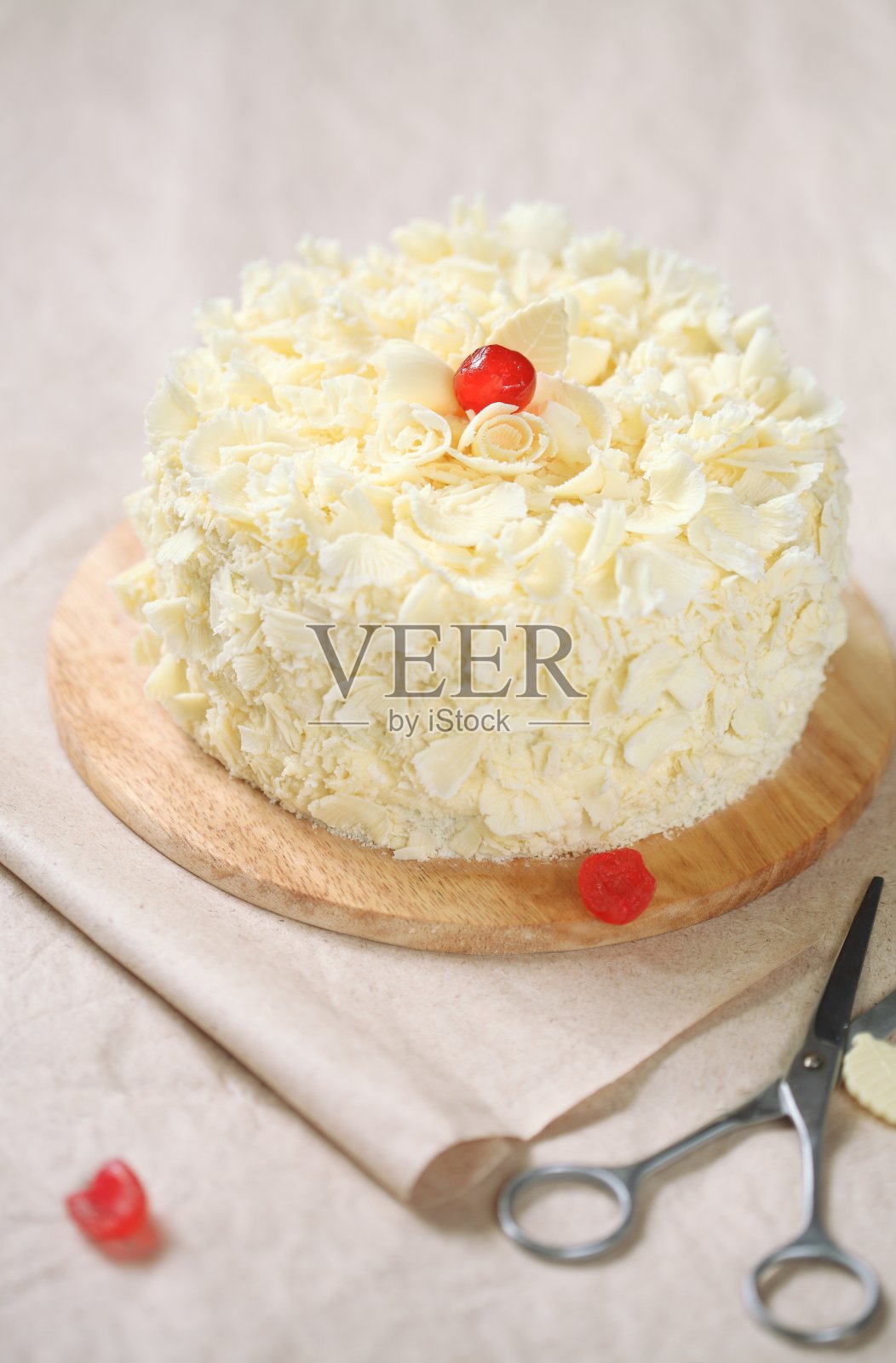 白色的森林蛋糕照片摄影图片