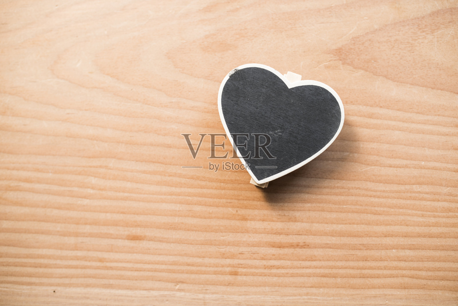 爱在木地板上照片摄影图片