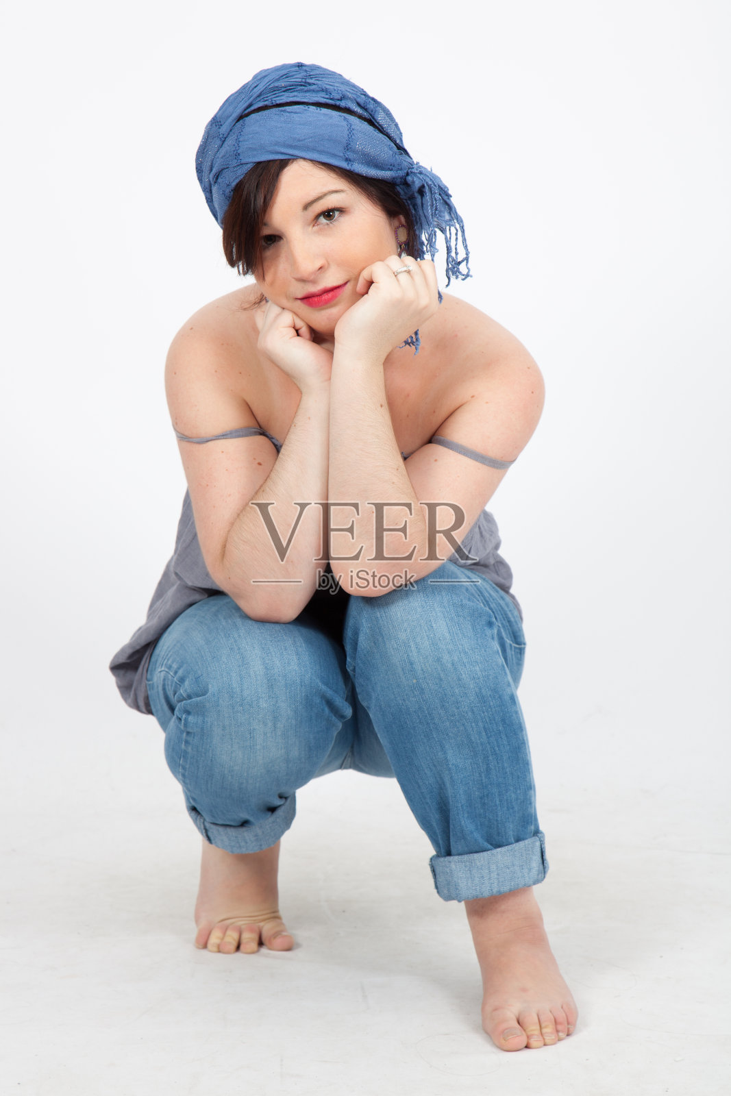 美丽的女人在不同的衣服里有不同的表情照片摄影图片