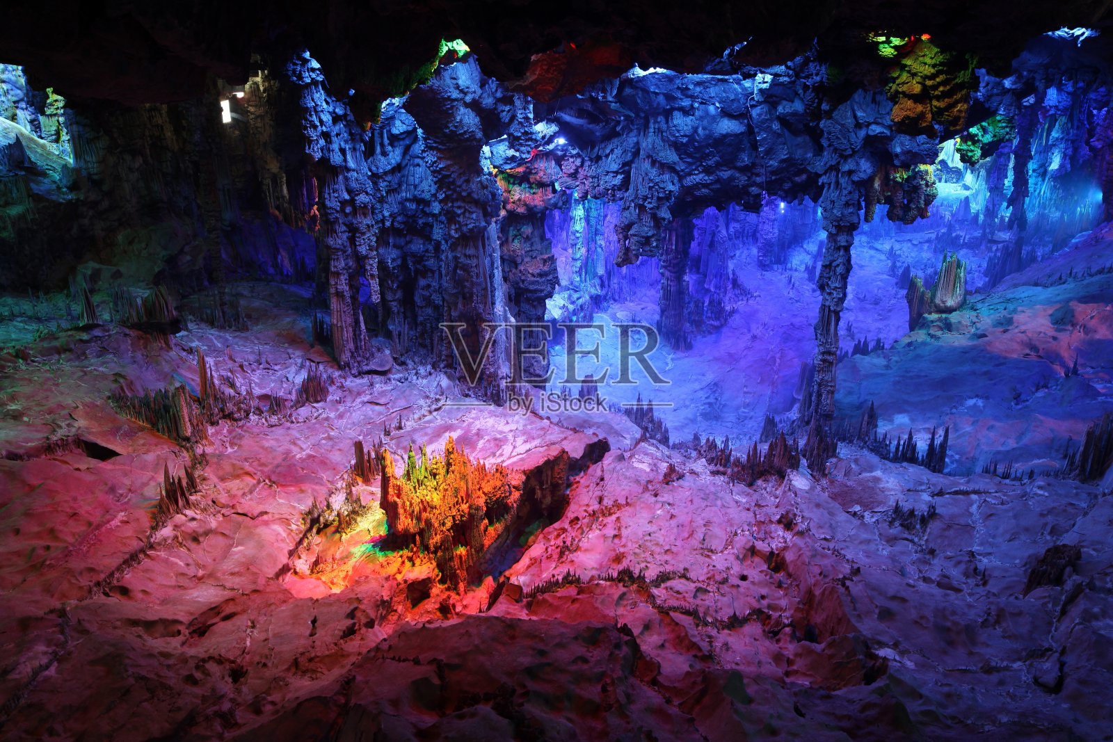 中国广西桂林芦笛洞照片摄影图片