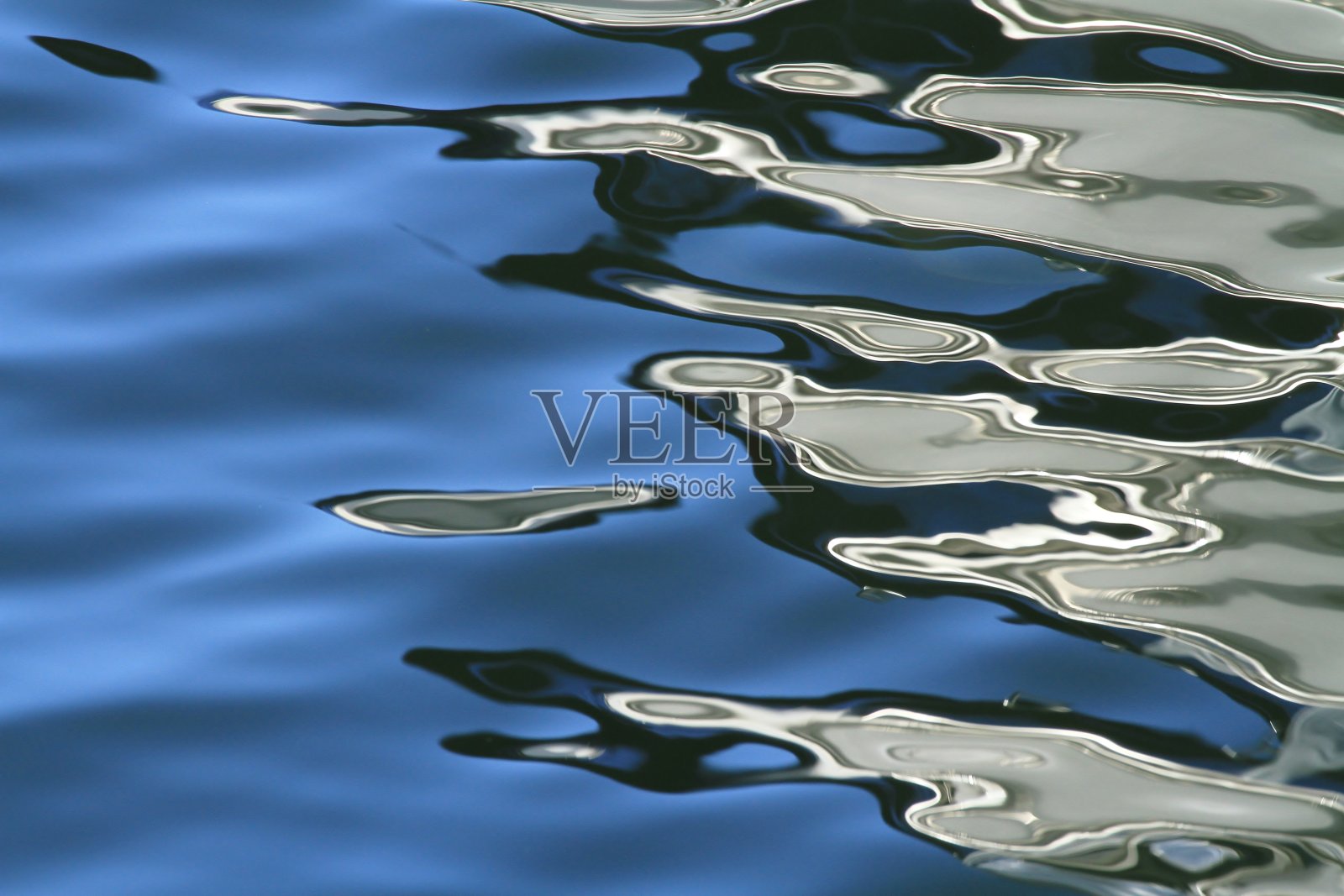 海面上有光的海角照片摄影图片