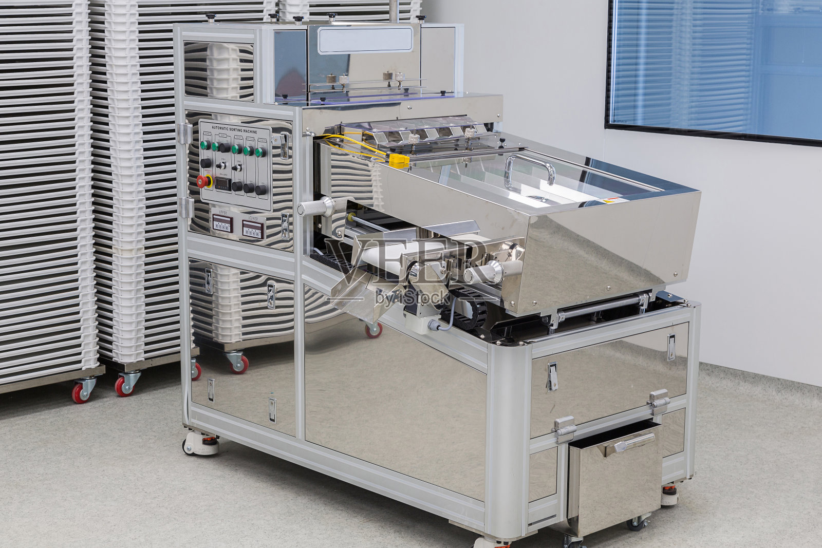 用于生产片剂和分选的机器照片摄影图片