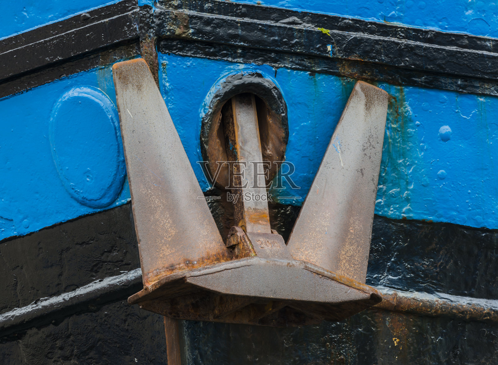 船上生锈的锚照片摄影图片