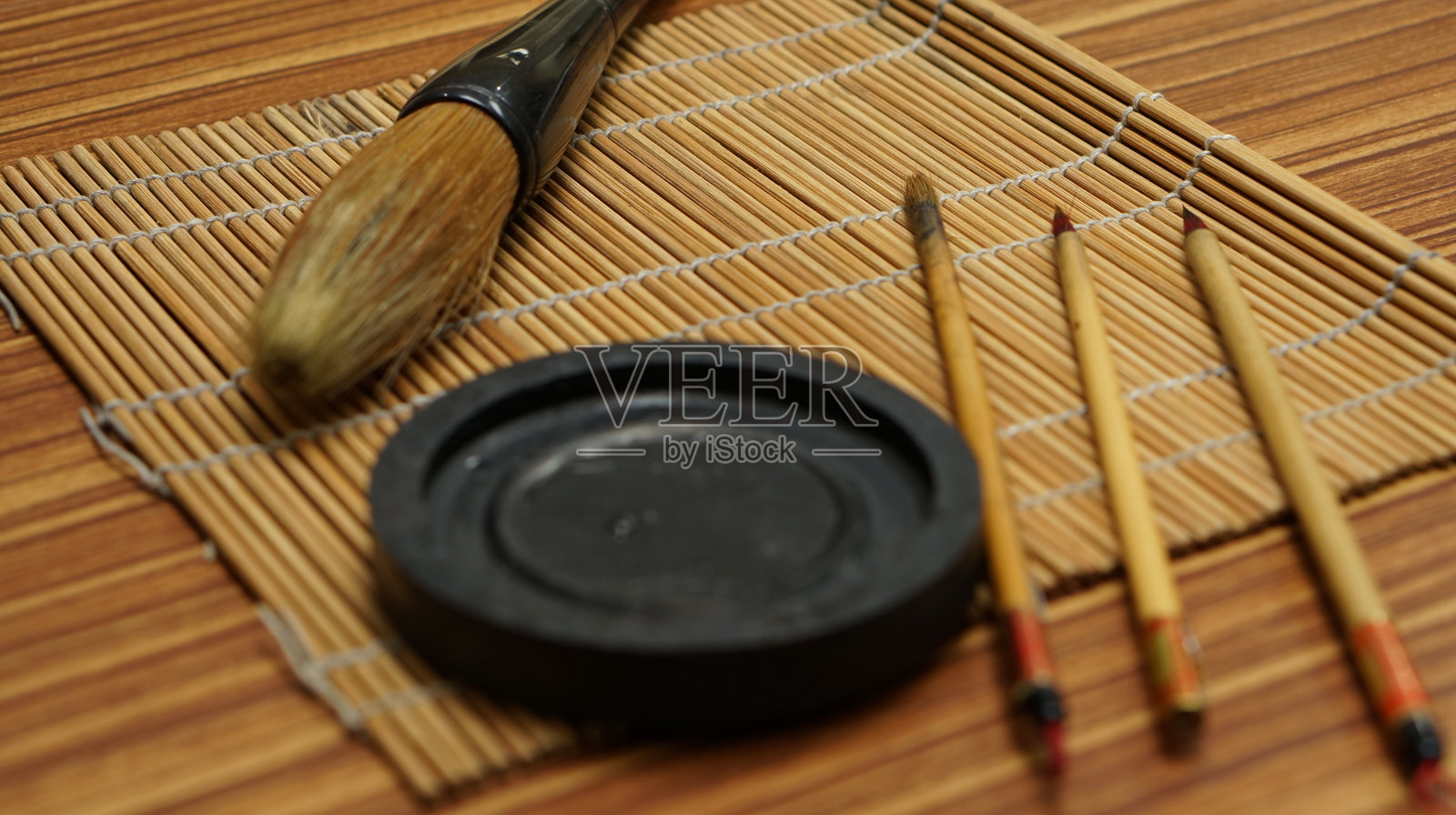 毛毡上的汉字照片摄影图片