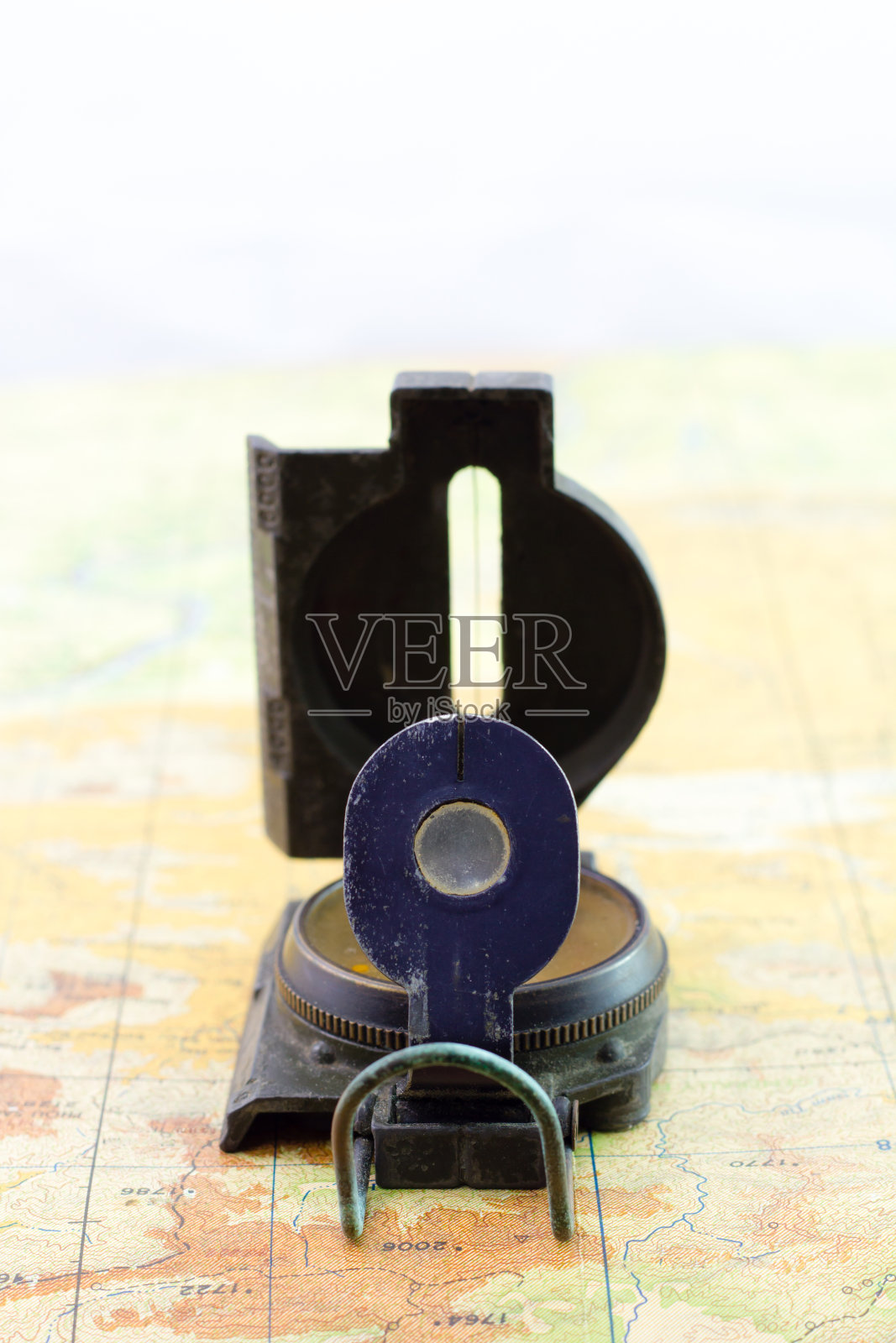 地图上的军事罗盘照片摄影图片