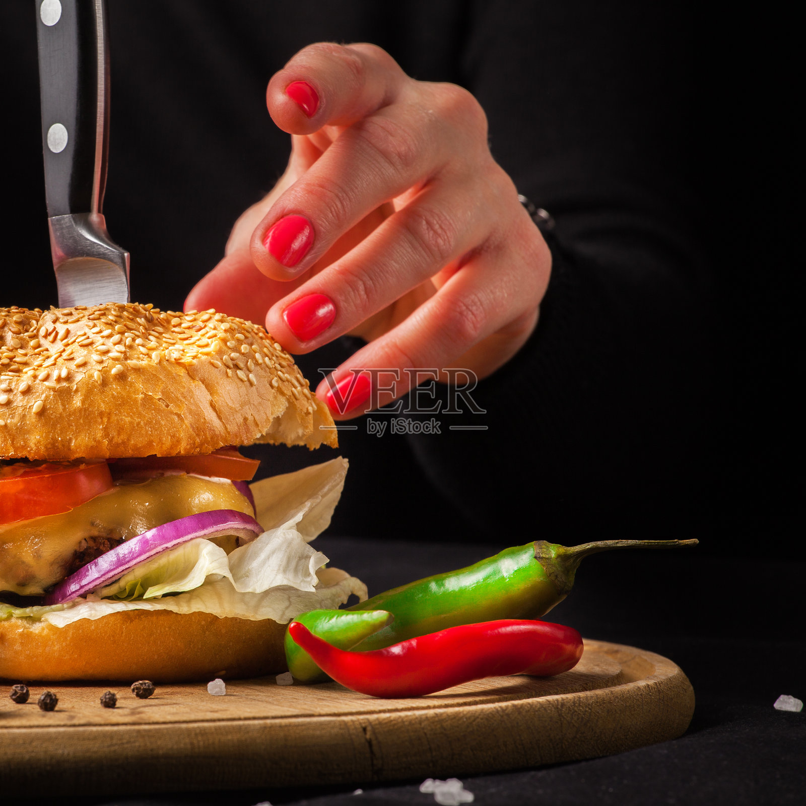 自制汉堡配新鲜蔬菜照片摄影图片