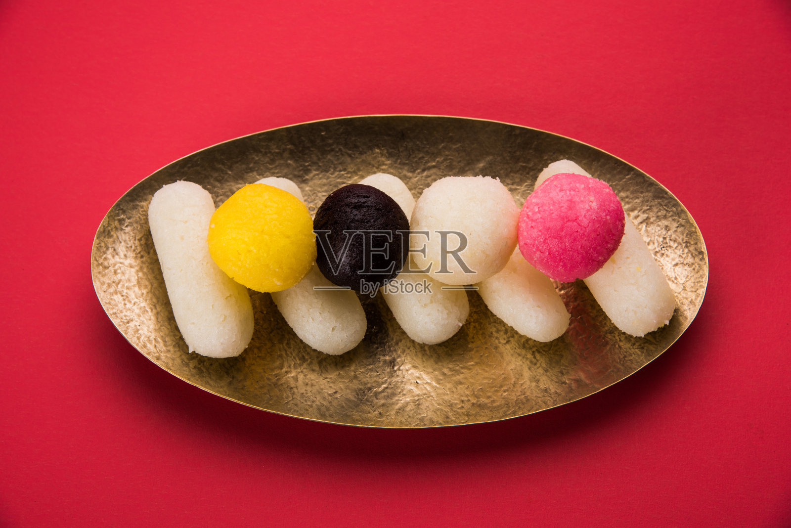 gulab jamun / rasgulla / chamcham /时钟照片摄影图片