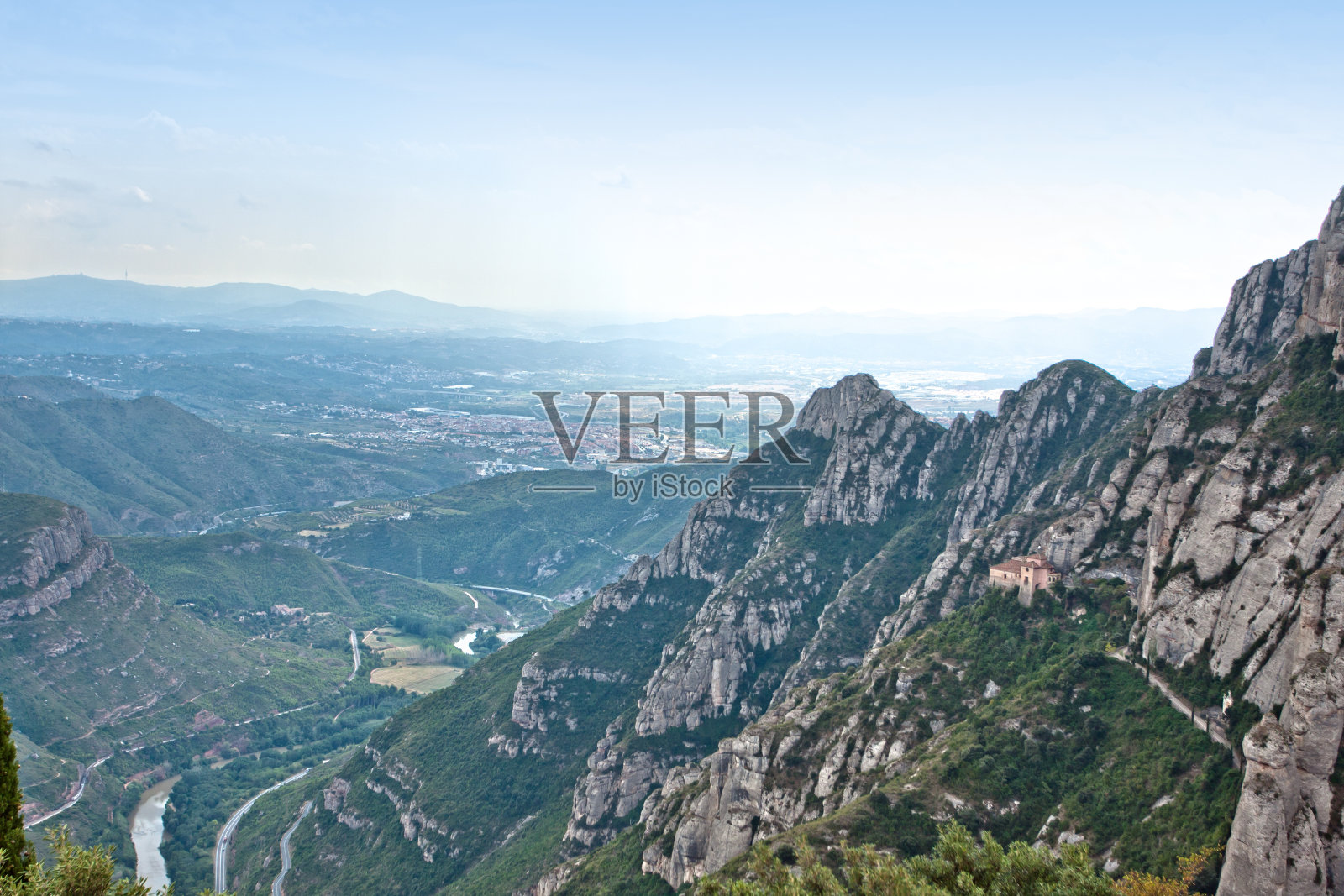 蒙特塞拉特岛附近的山。西班牙加泰罗尼亚照片摄影图片