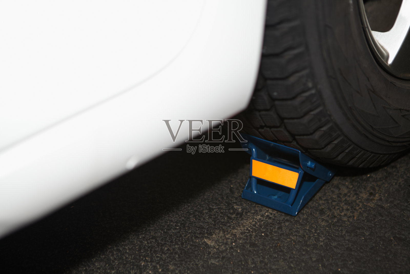 轮胎发生变化。照片摄影图片