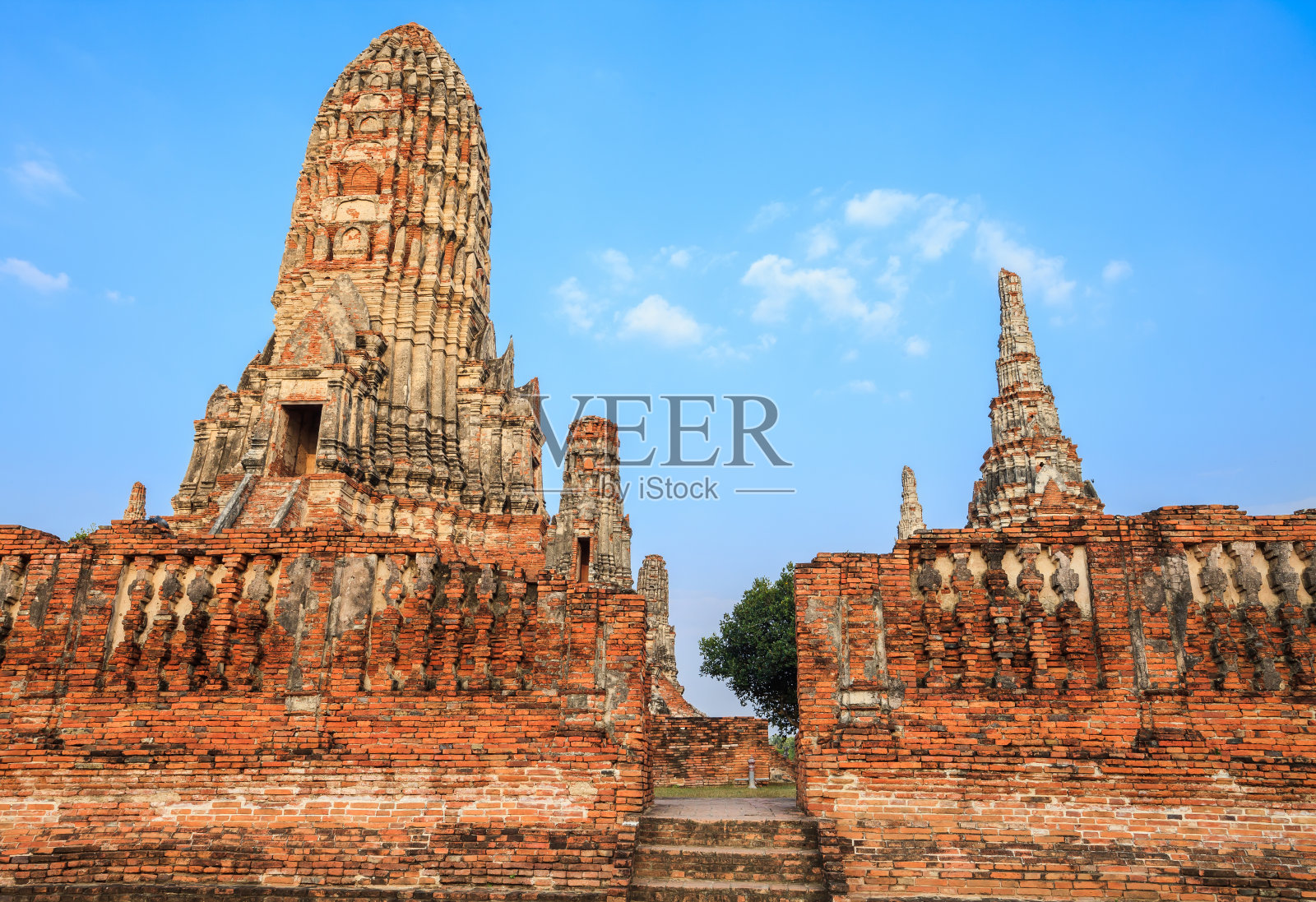 古城中的宝塔和佛塔照片摄影图片