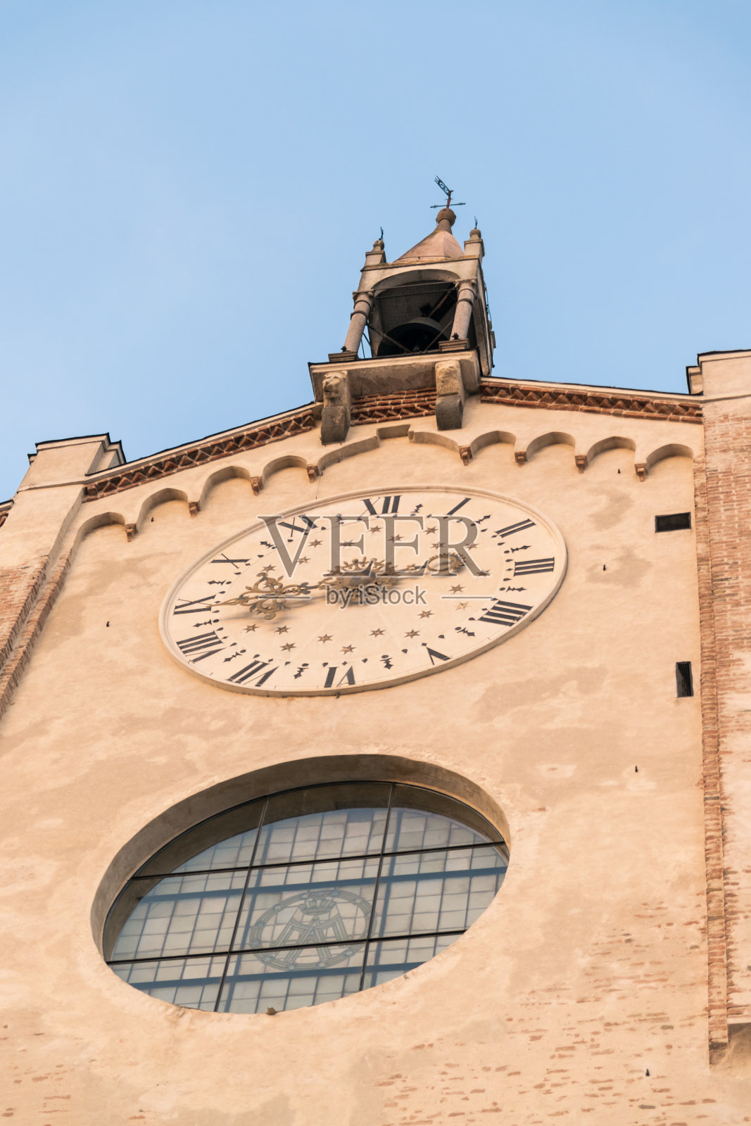 帕多瓦蒙塔纳那大教堂正面的细节。照片摄影图片