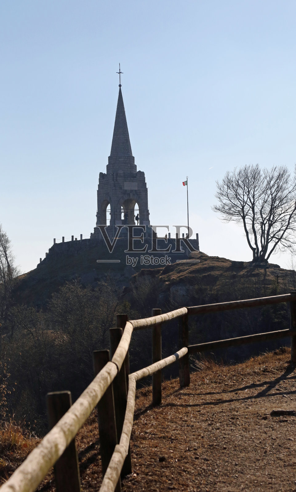 西蒙尼山的历史骨瓮，纪念死去的士兵照片摄影图片