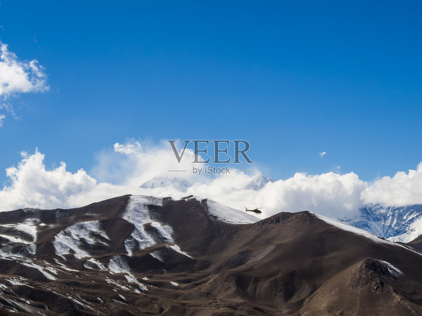 直升机从Muktinath观看雪景照片摄影图片