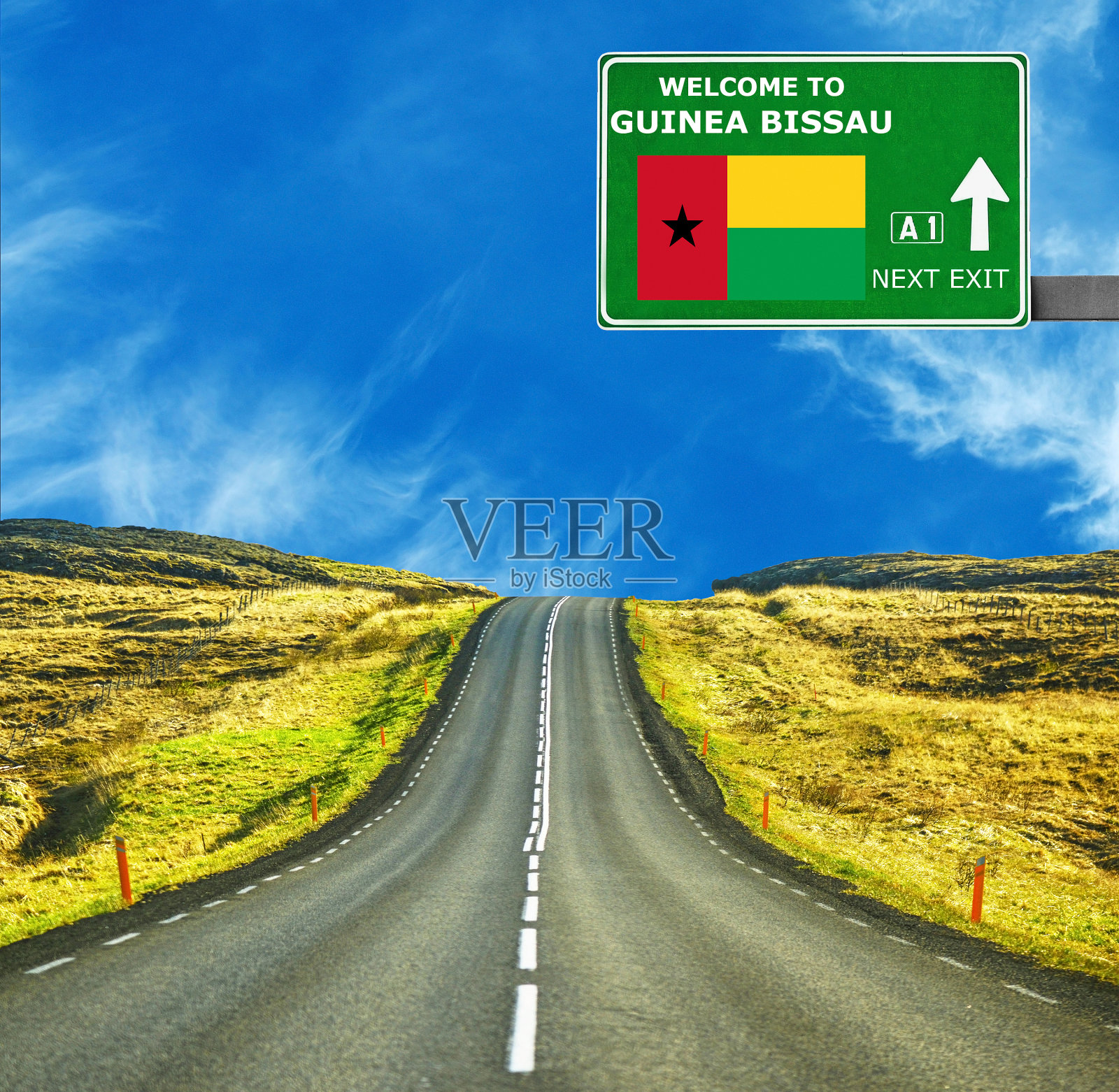 几内亚比绍的路标映衬着晴朗的蓝天照片摄影图片