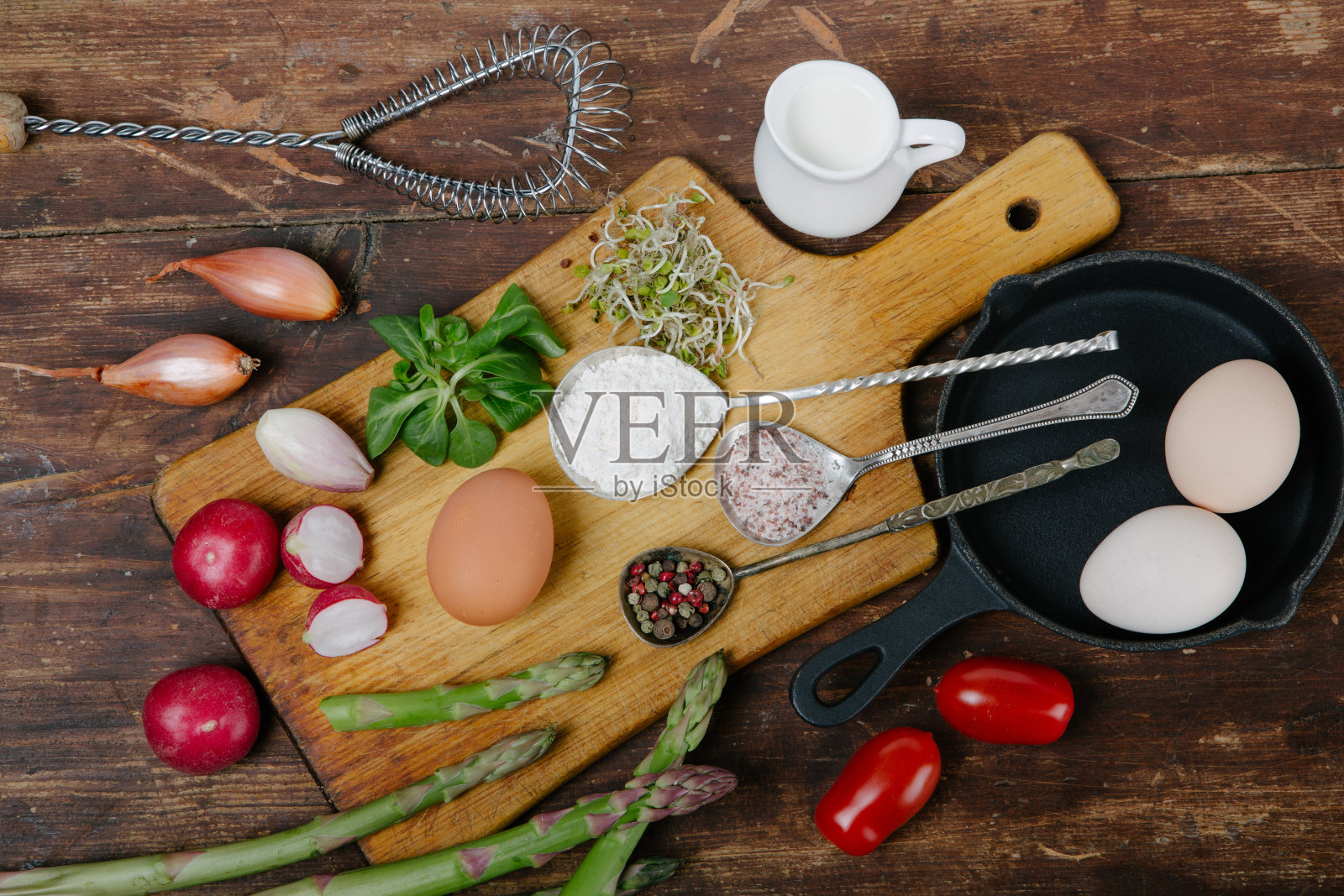 芦笋馅煎蛋饼照片摄影图片