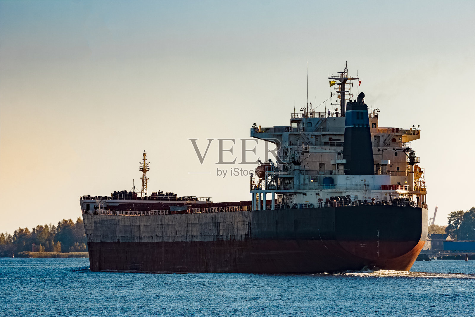 黑色的货船照片摄影图片