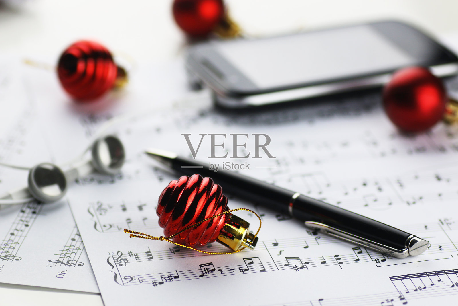 小纸条和圣诞舞会照片摄影图片