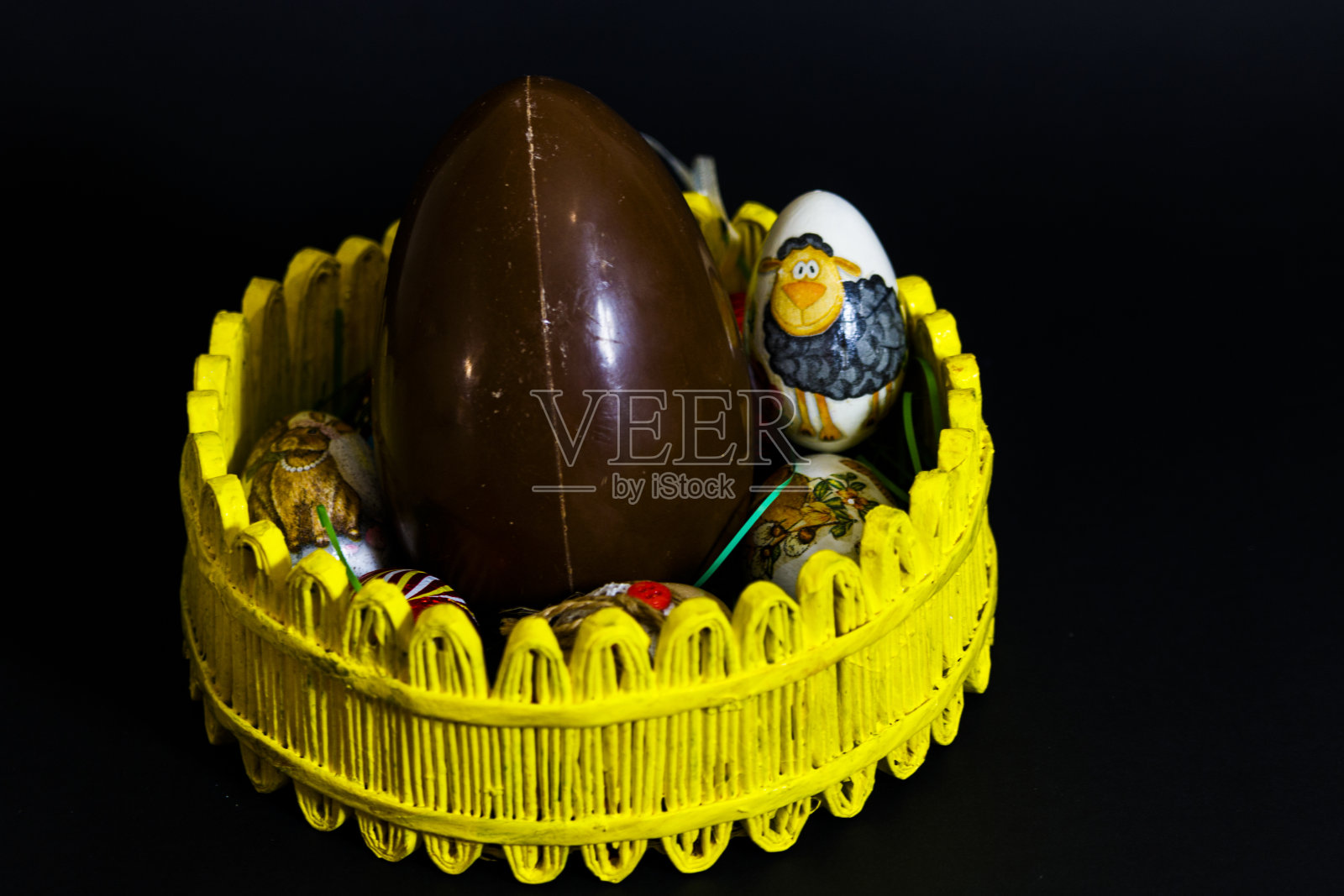 装饰精美的复活节彩蛋照片摄影图片