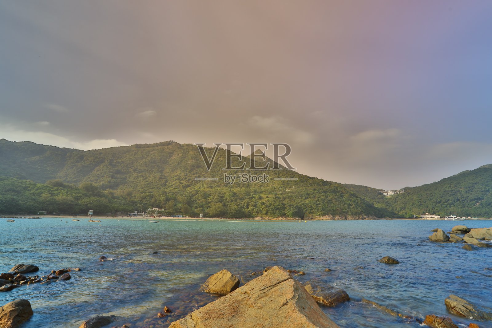 位于清水湾海岸的岩石照片摄影图片