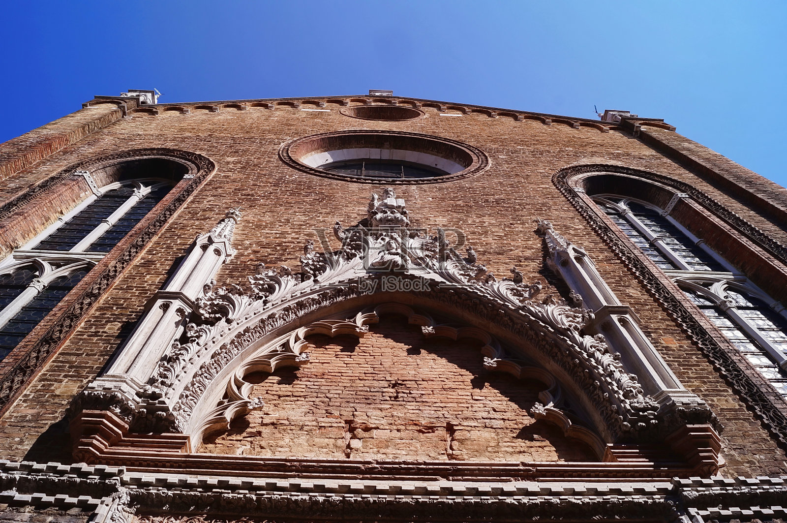 威尼斯圣史蒂芬和圣卢克教堂正面的细节照片摄影图片