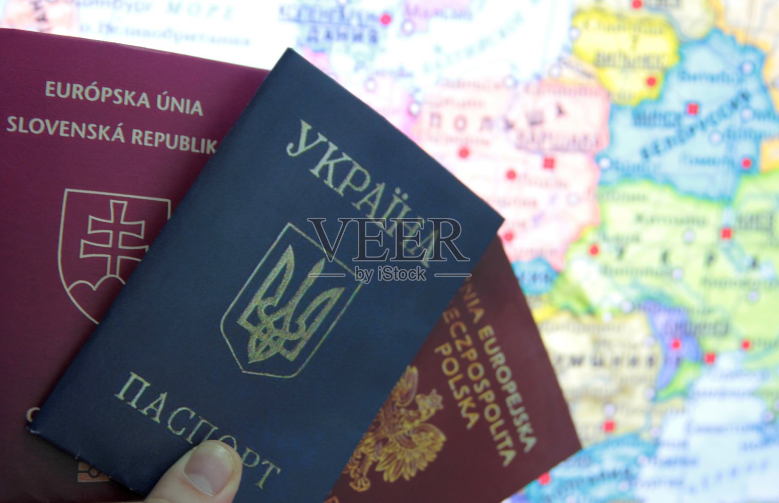 不同国家的护照。照片摄影图片