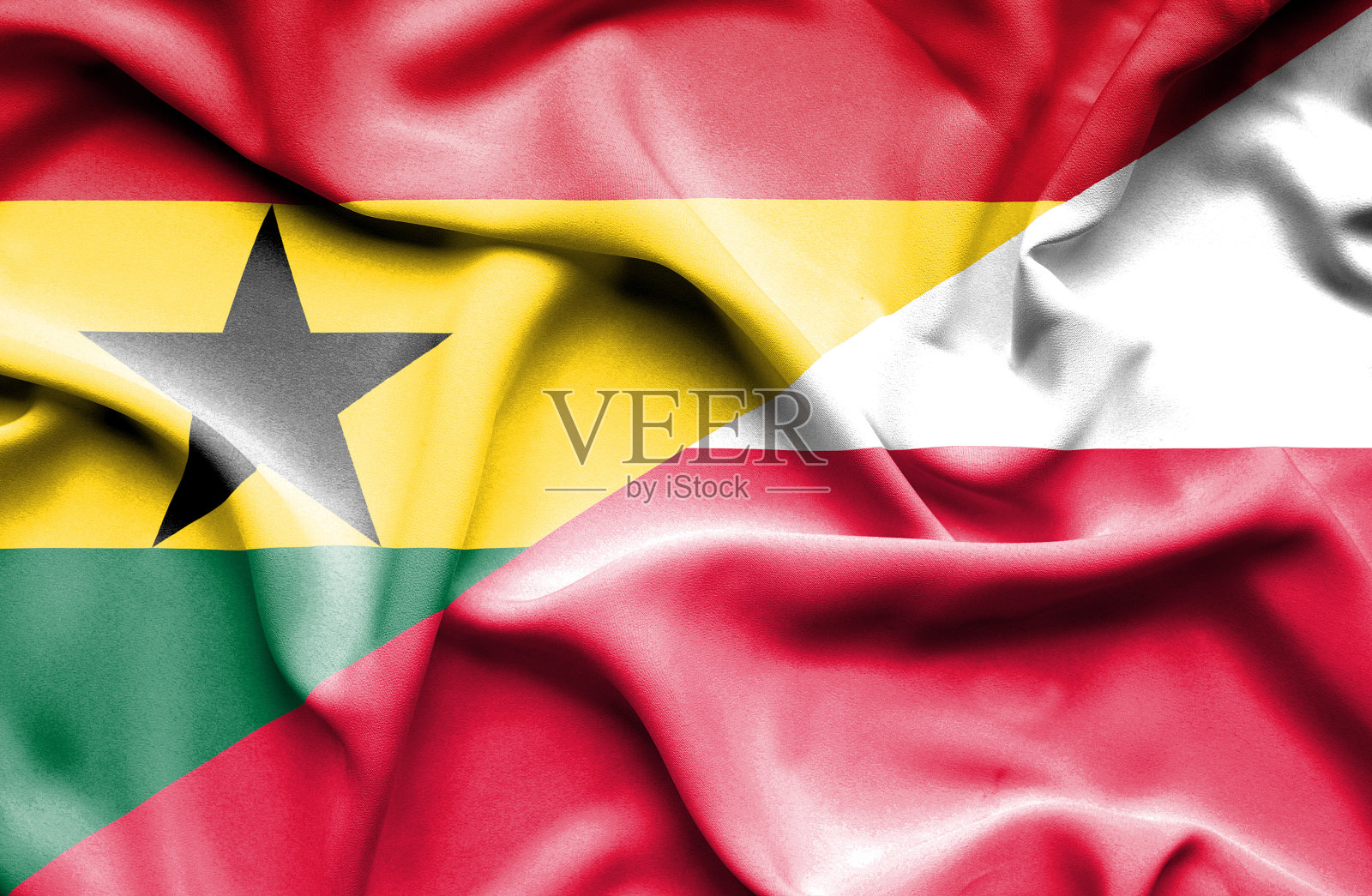 挥舞着波兰和加纳国旗照片摄影图片