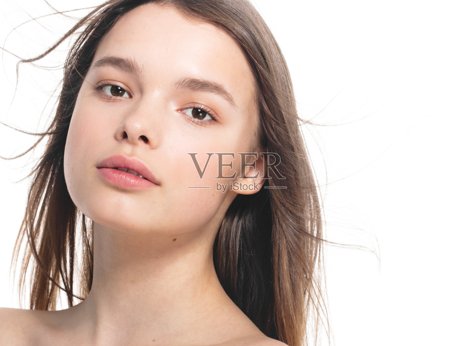 美丽的女人肖像美丽的女性模特在白色的背景。Stidio射杀。照片摄影图片