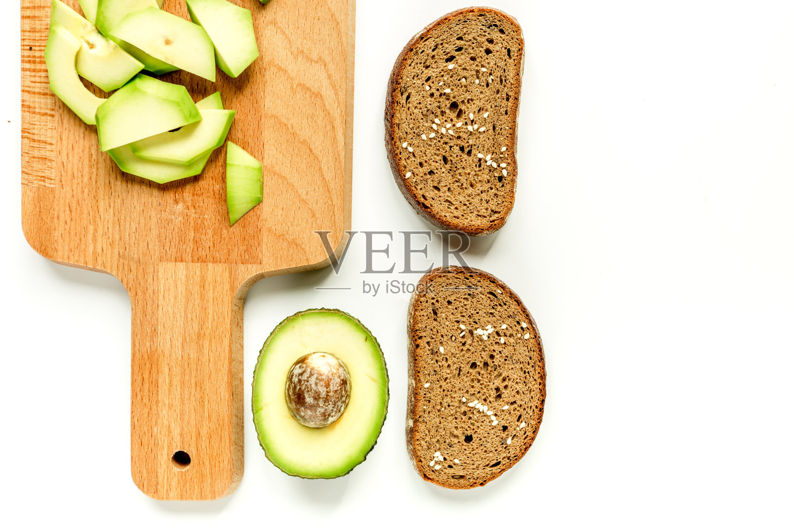 用面包和牛油果做健康午餐厨房俯视图模拟照片摄影图片