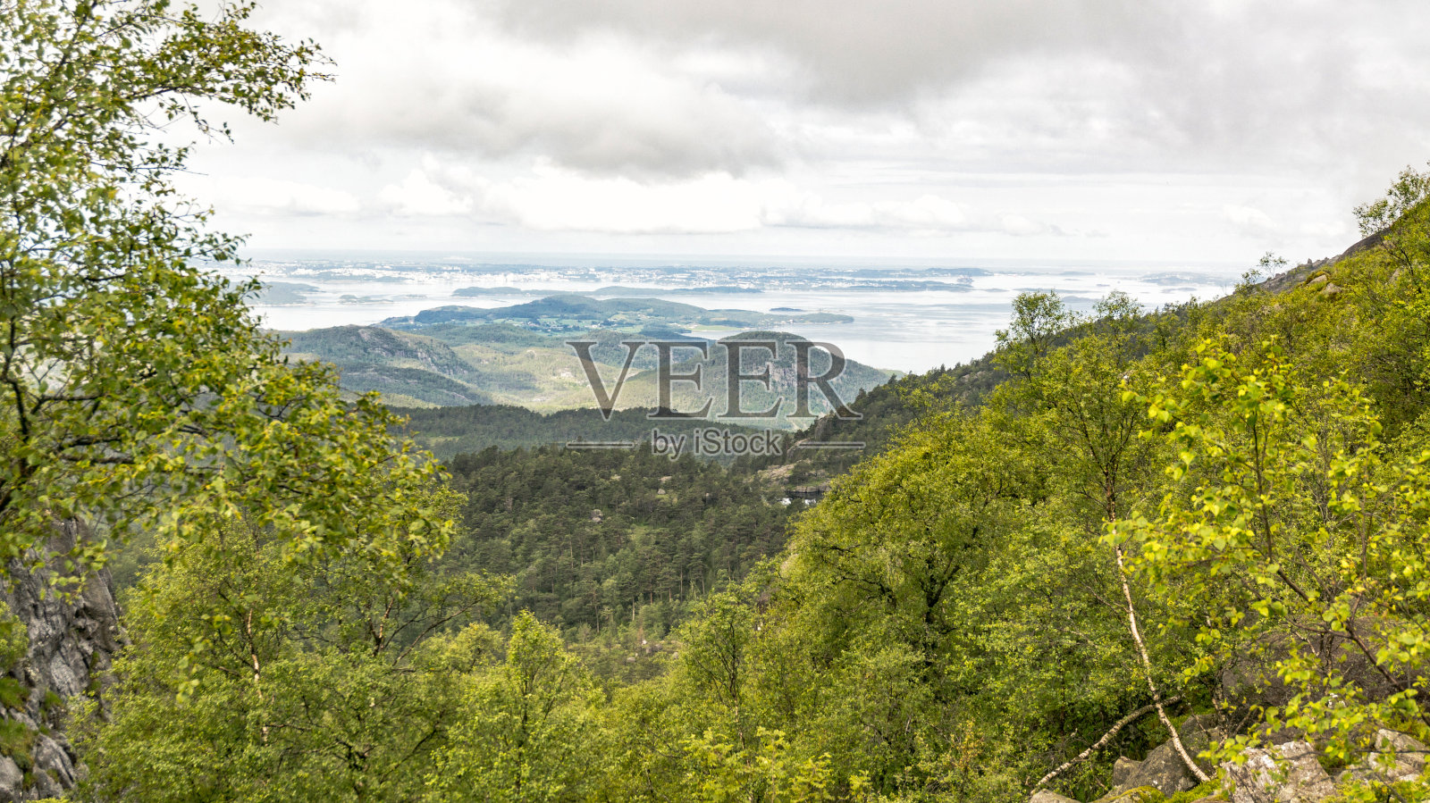 徒步旅行，斯塔万格附近的峡湾景色照片摄影图片