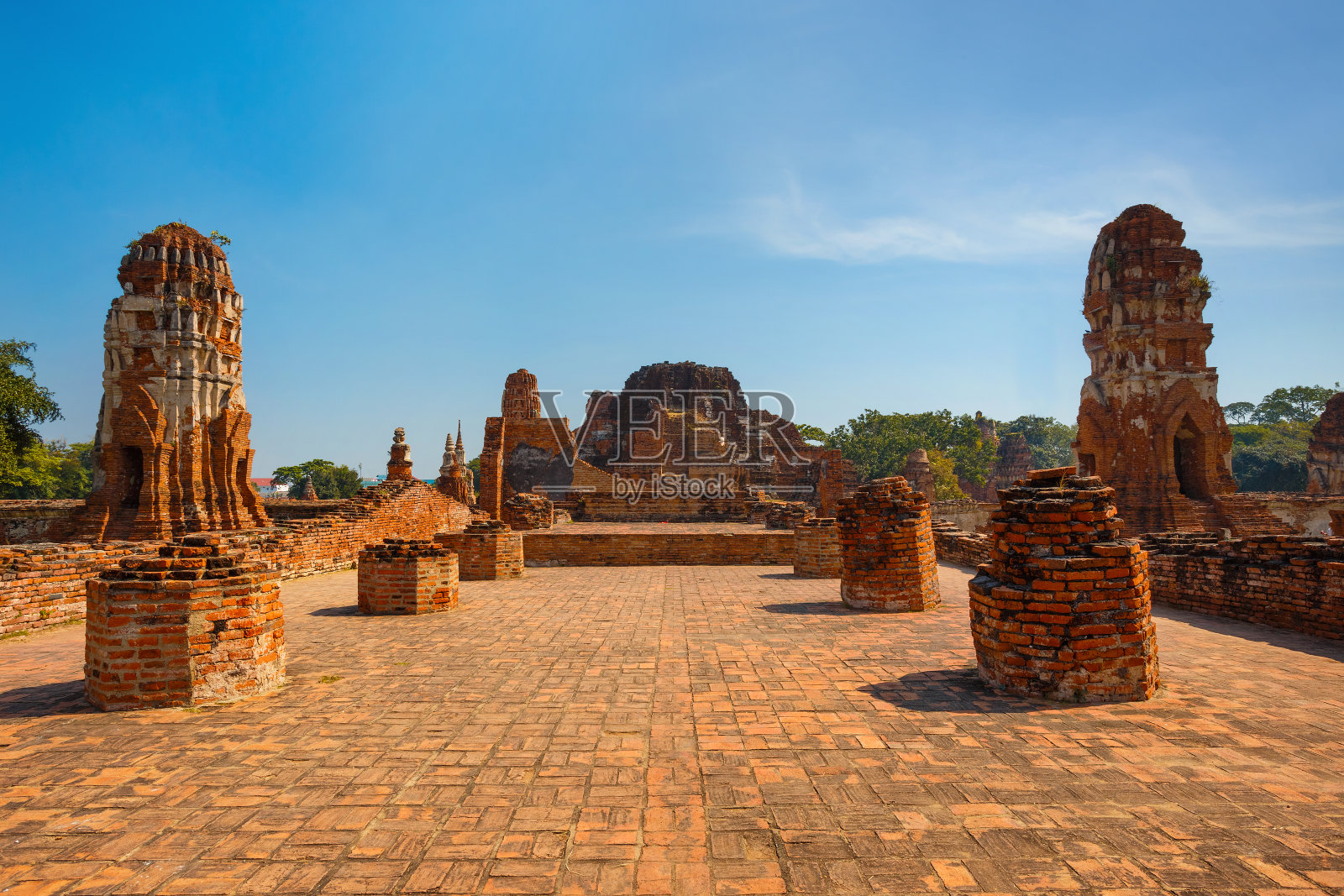 泰国大城府历史公园中的玛哈塔寺，联合国教科文组织世界遗产照片摄影图片