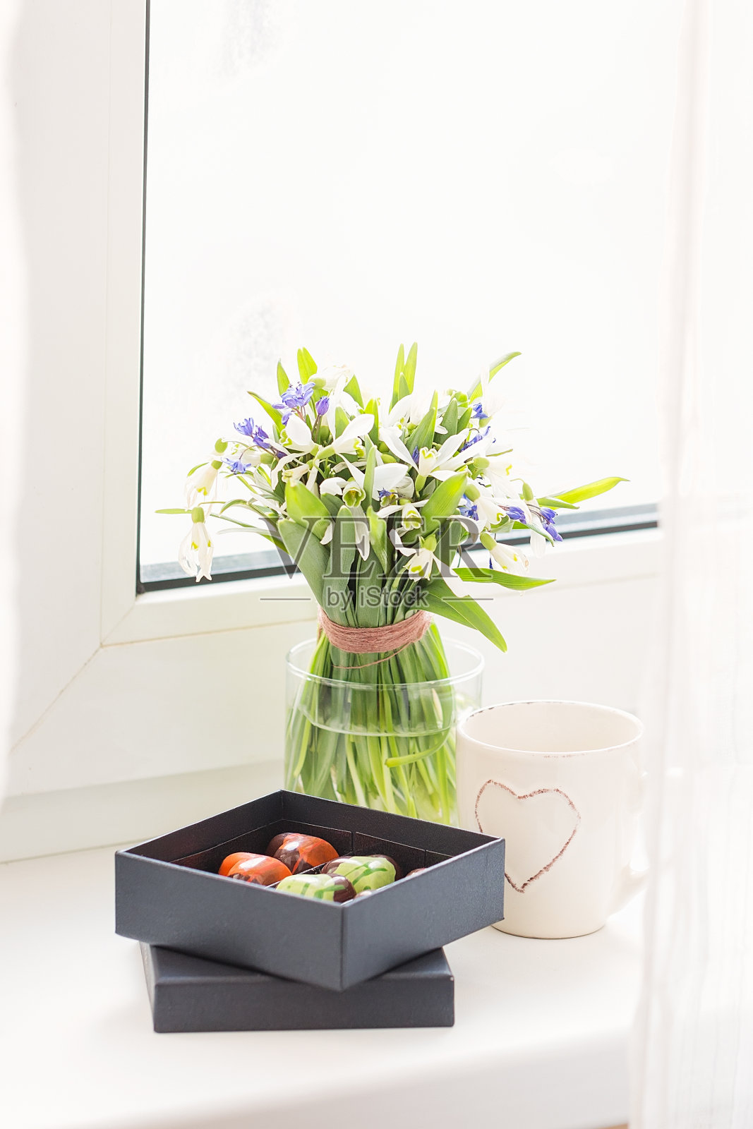 彩色手工制作的豪华巧克力糖果盒照片摄影图片