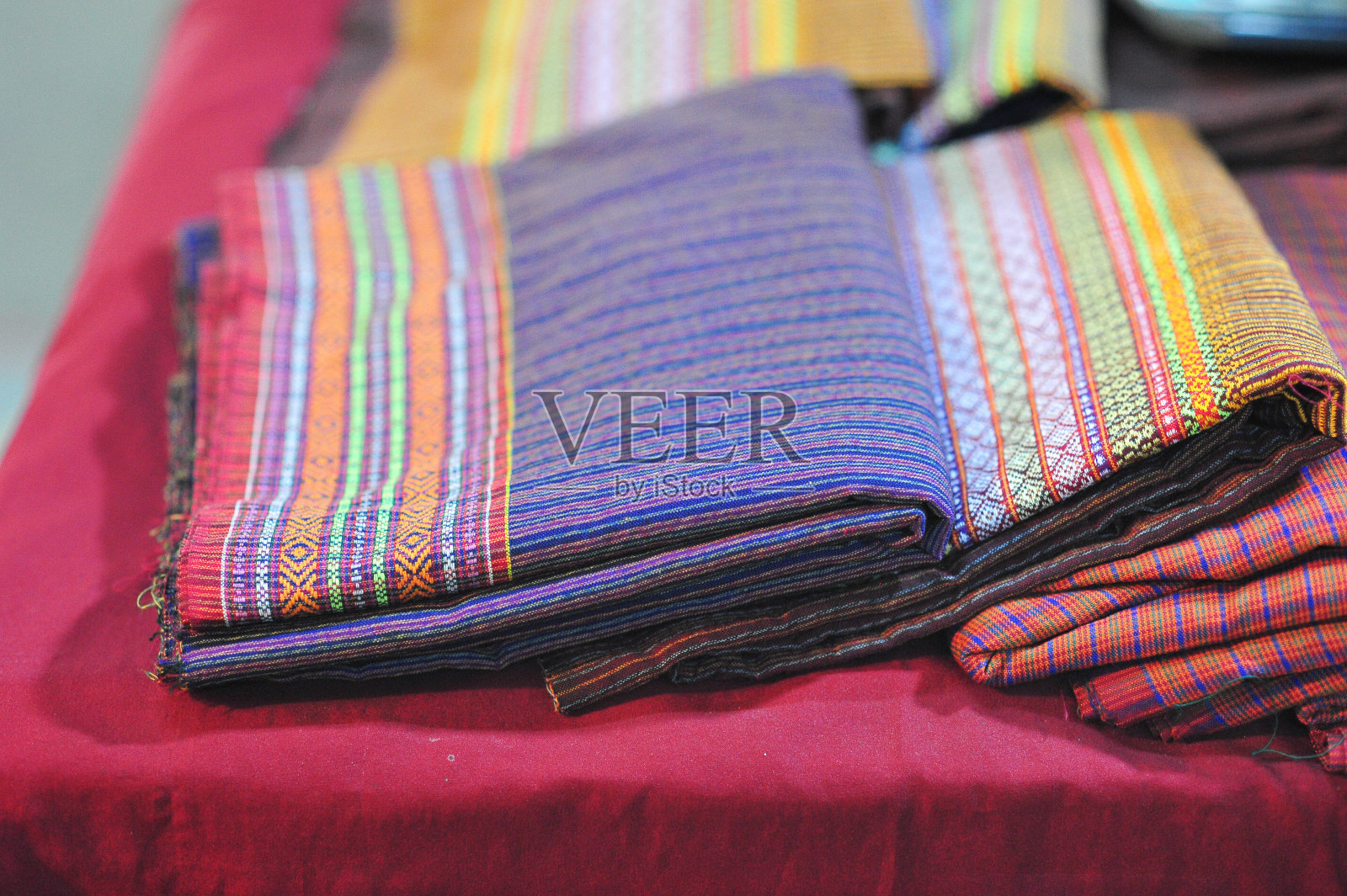 丝绸布料由织物和纤维制成的蠕虫材料设计如此美丽和豪华优雅的女性照片摄影图片