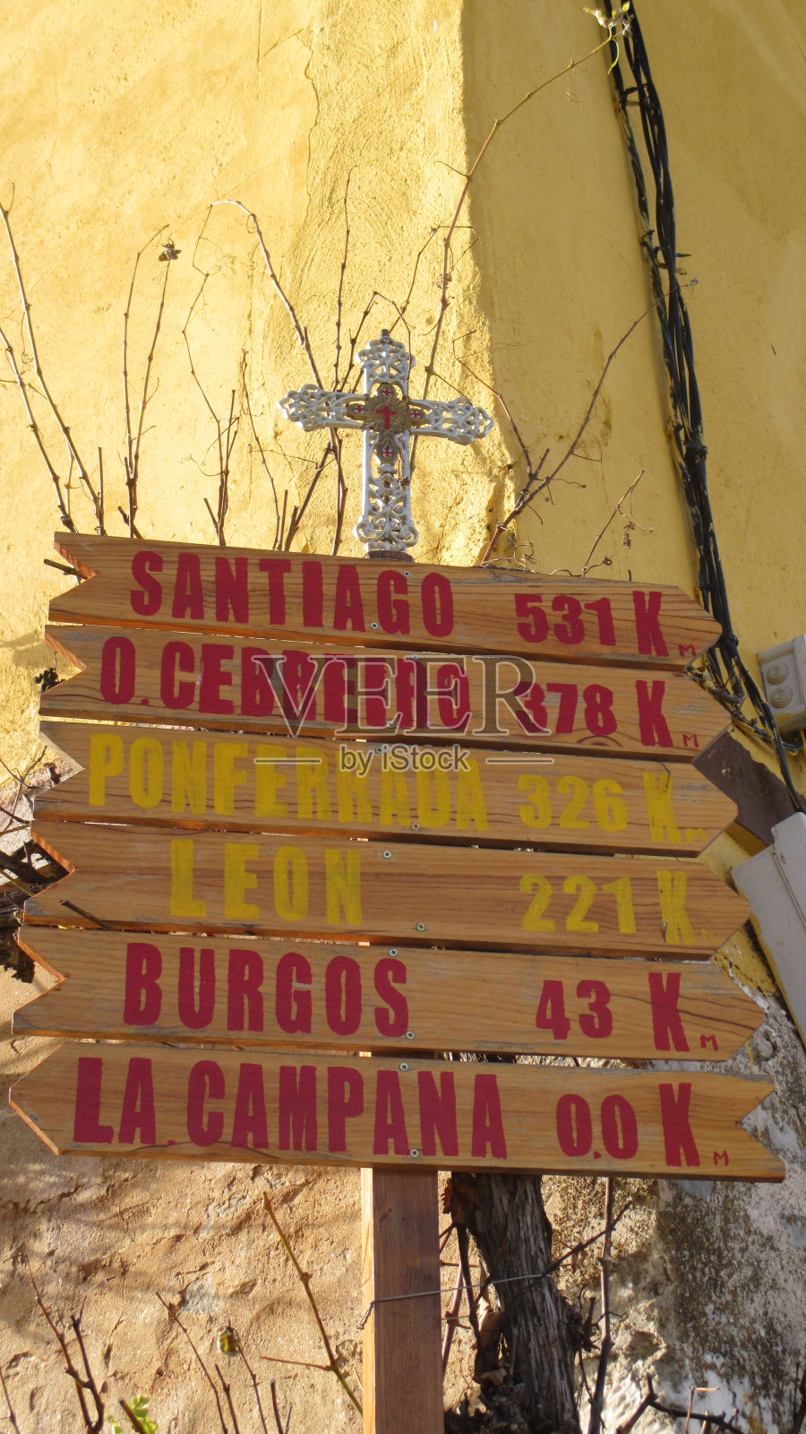 圣地亚哥大道的风景画。法国的方式。西班牙。圣地亚哥大道的风景画。法国的方式。西班牙。照片摄影图片